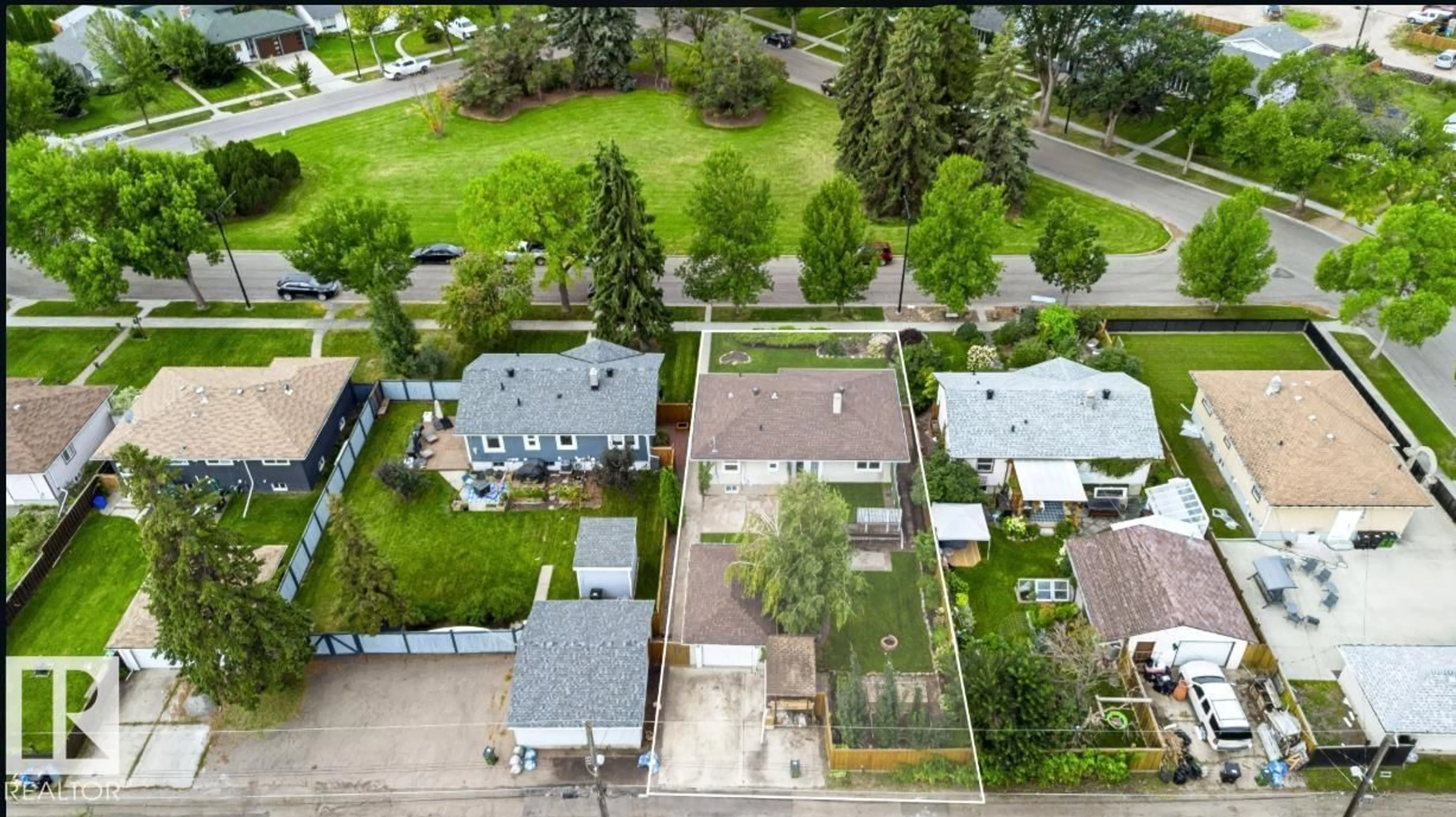 A pic from outside/outdoor area/front of a property/back of a property/a pic from drone, street for 12255 DOVERCOURT CR, Edmonton Alberta T5L4E4