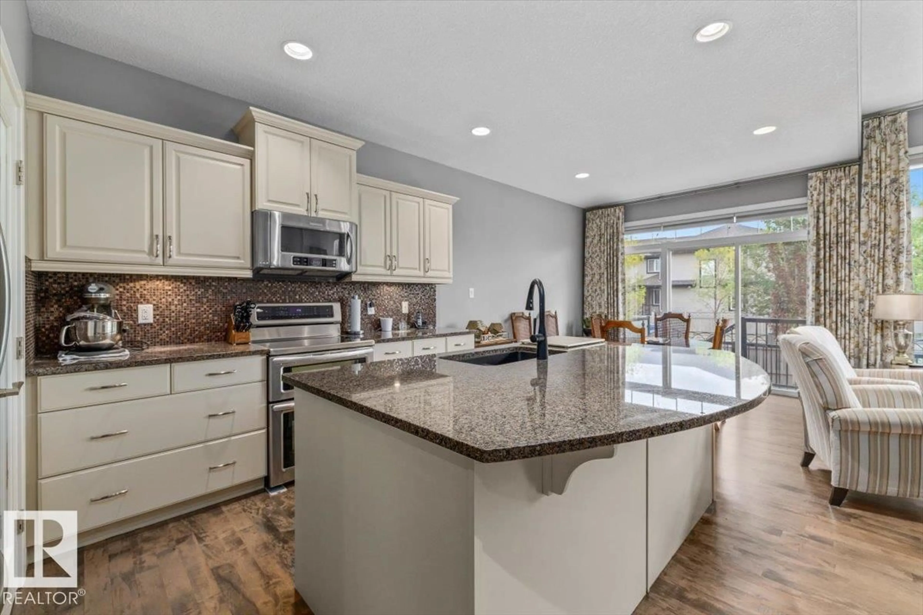 Open concept kitchen, ceramic/tile floor for SW - 647 CANTOR LANDING LD, Edmonton Alberta T6W0V6
