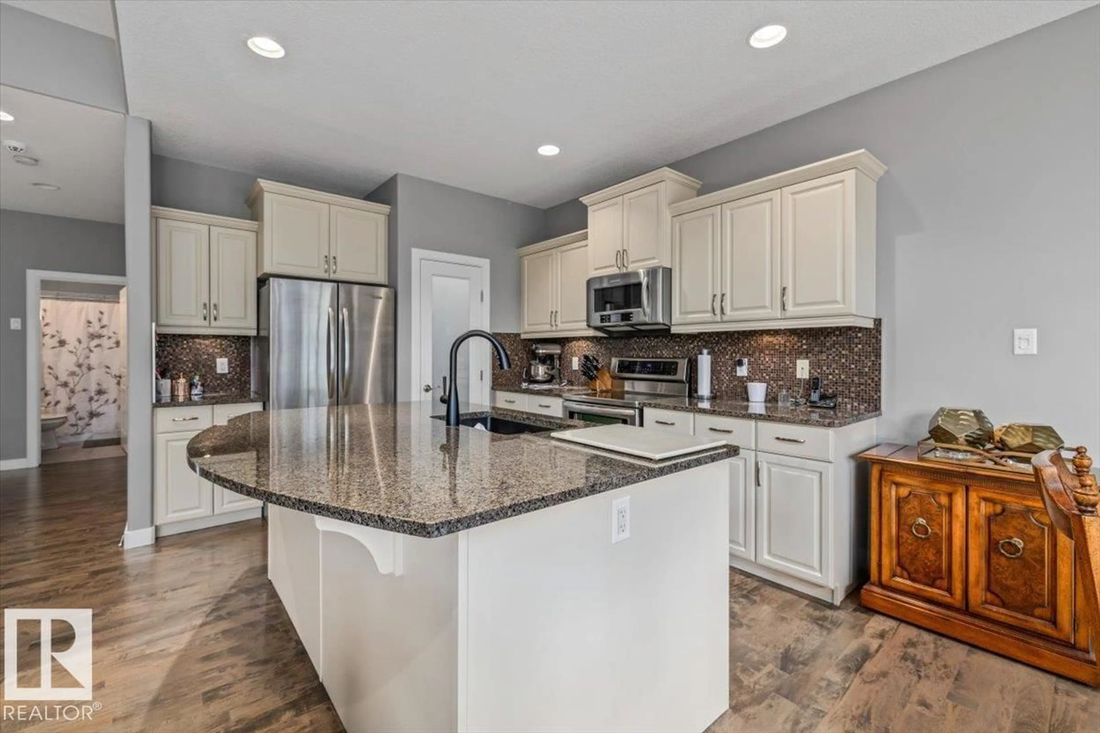 Open concept kitchen, ceramic/tile floor for SW - 647 CANTOR LANDING LD, Edmonton Alberta T6W0V6