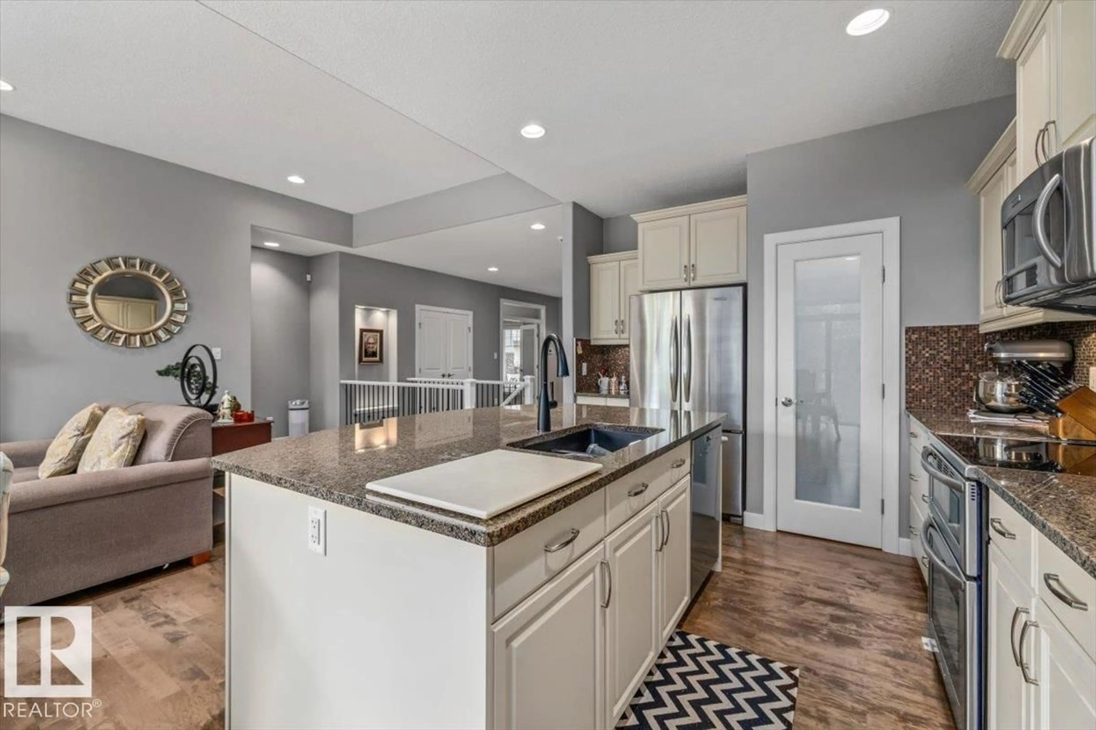 Open concept kitchen, ceramic/tile floor for SW - 647 CANTOR LANDING LD, Edmonton Alberta T6W0V6