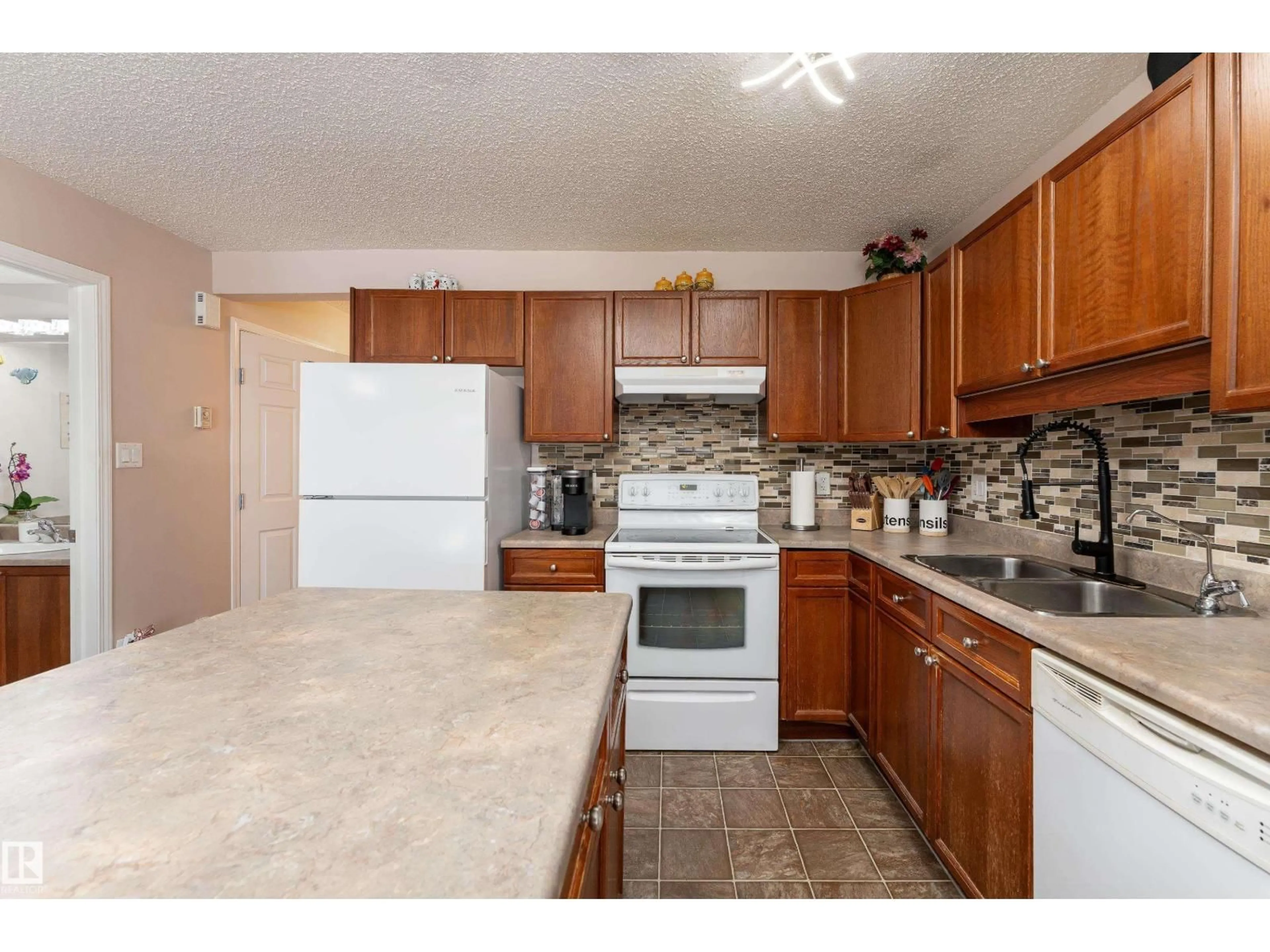Standard kitchen, unknown for 2309 27 AV, Edmonton Alberta T6T0A5