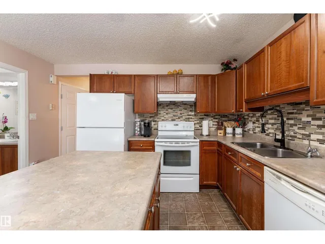 2309 27 AV, Edmonton 3