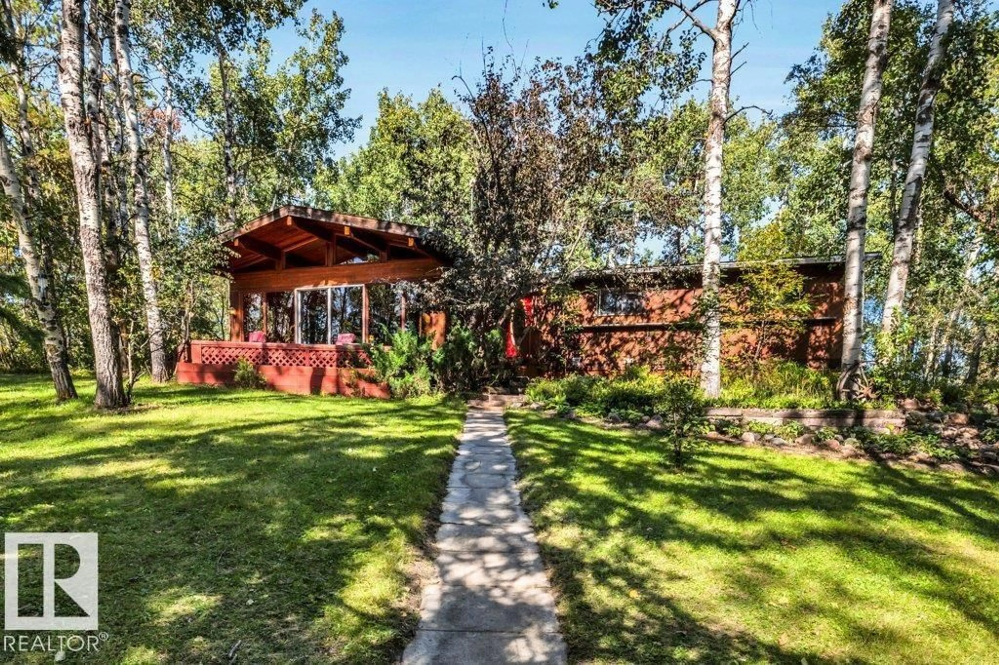Patio, unknown for 10-51119 RGE RD 265, Rural Parkland County Alberta T7Y1E8