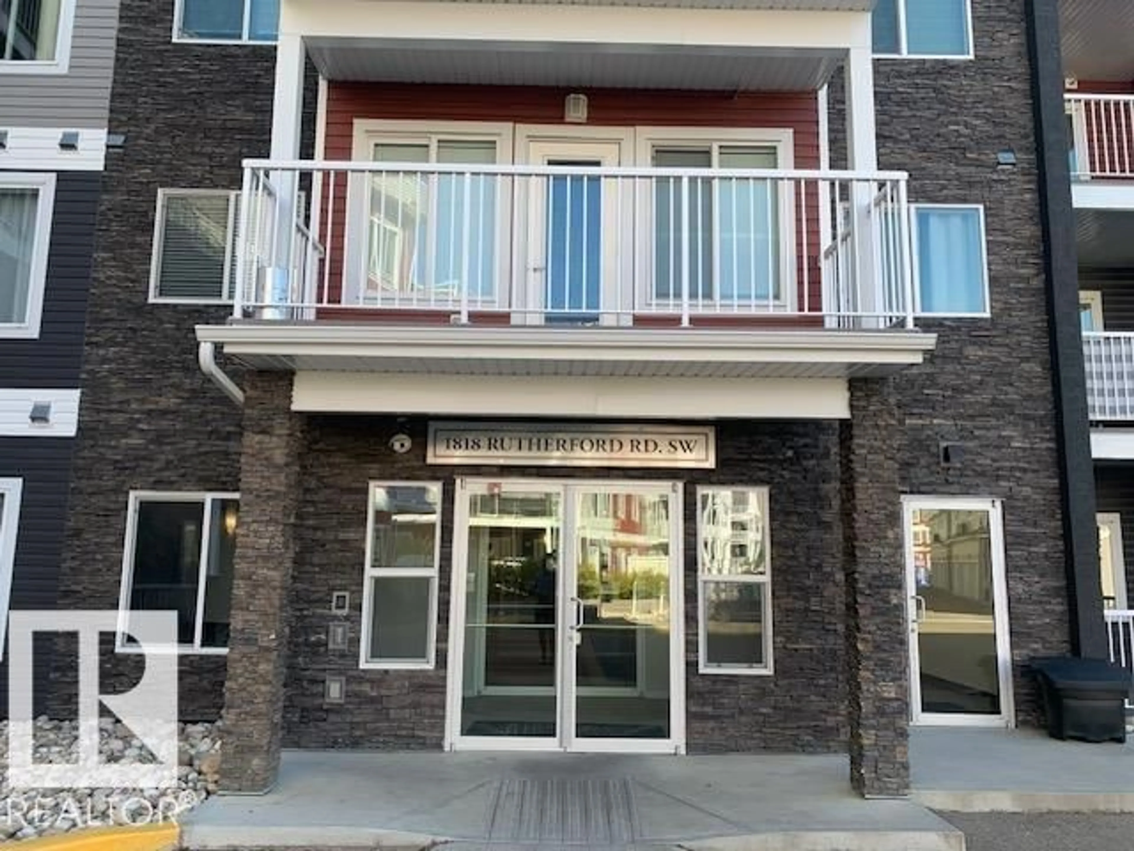 Indoor foyer for 153 - 1818 RUTHERFORD RD, Edmonton Alberta T6W2K6