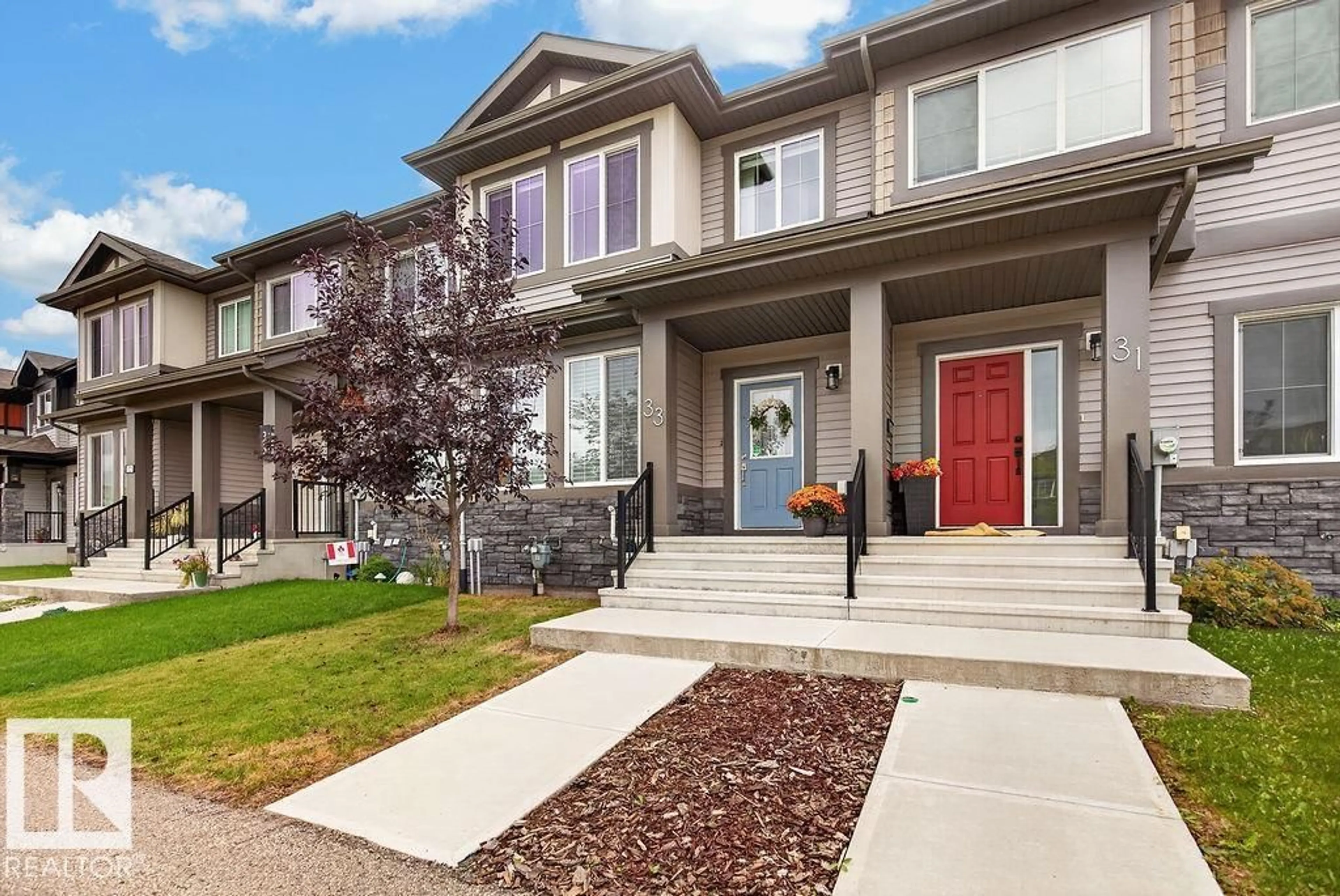 Home with vinyl exterior material, street for 33 SIENNA BV, Fort Saskatchewan Alberta T8L0W3