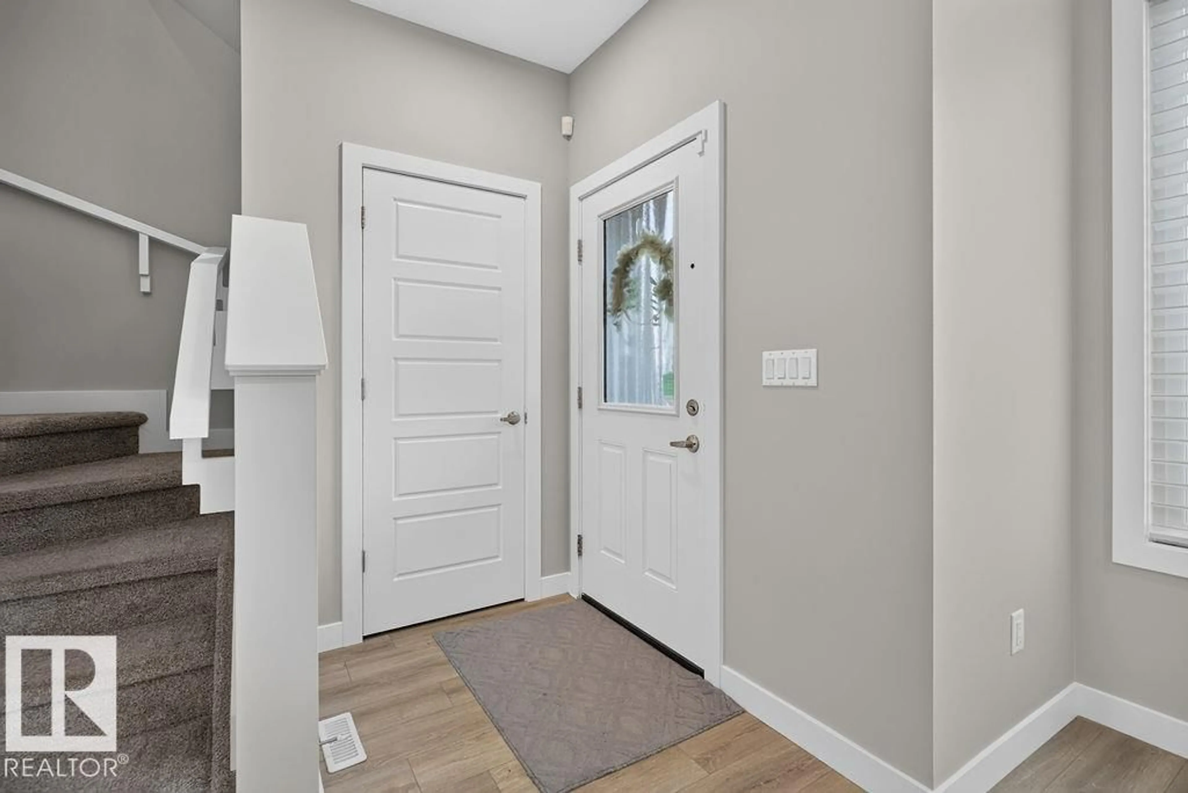 Indoor entryway for 33 SIENNA BV, Fort Saskatchewan Alberta T8L0W3