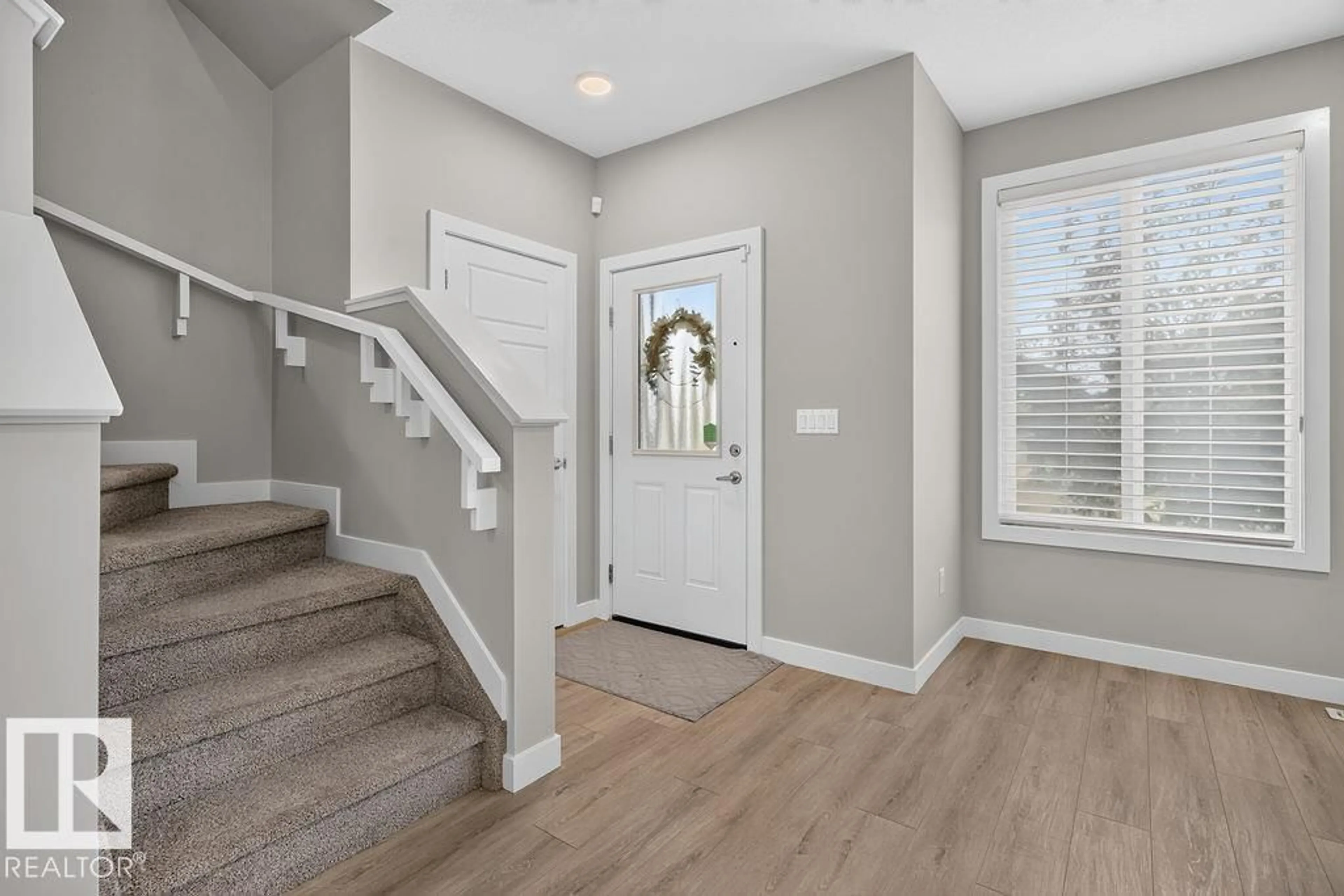 Indoor entryway for 33 SIENNA BV, Fort Saskatchewan Alberta T8L0W3