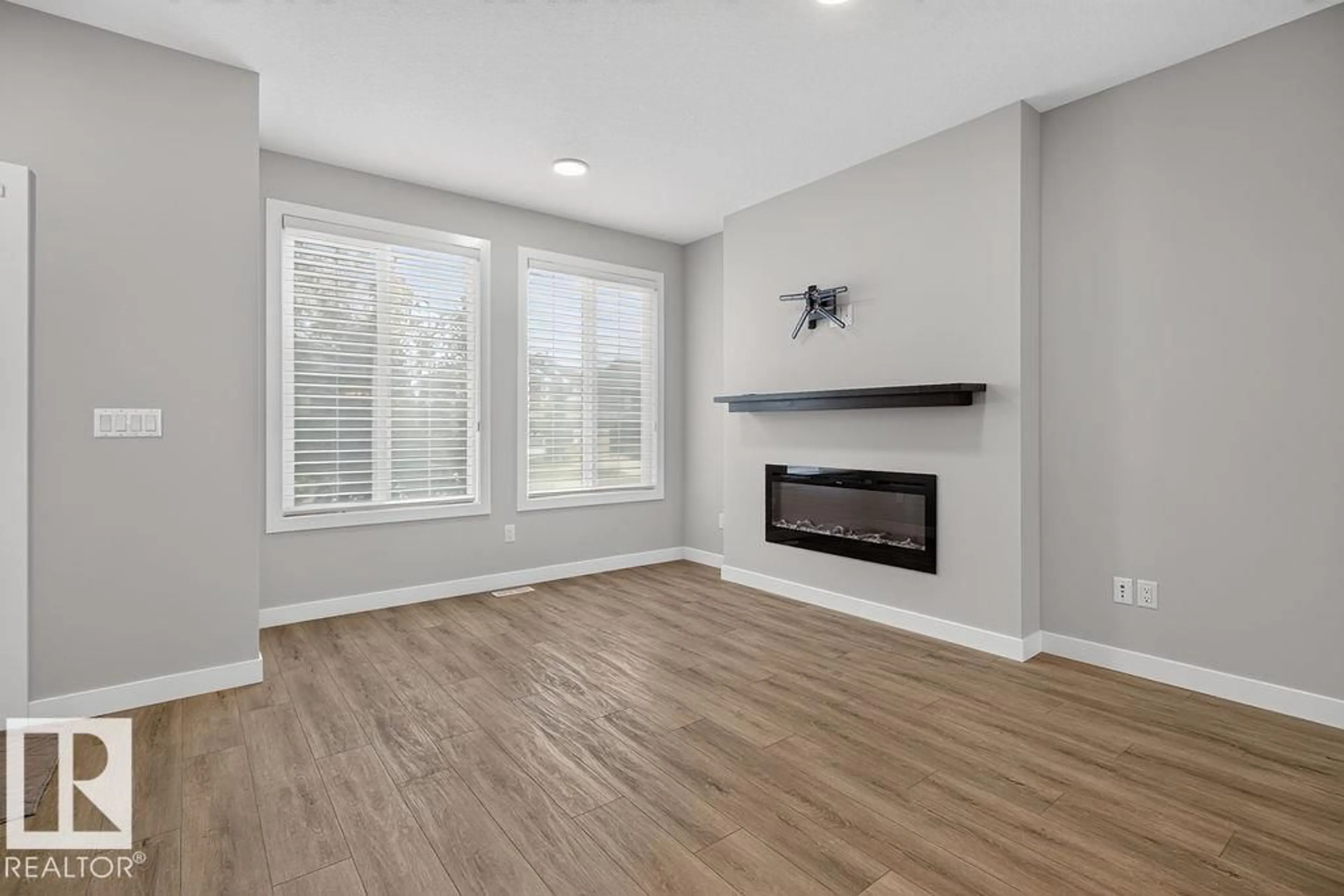 Living room with furniture, wood/laminate floor for 33 SIENNA BV, Fort Saskatchewan Alberta T8L0W3