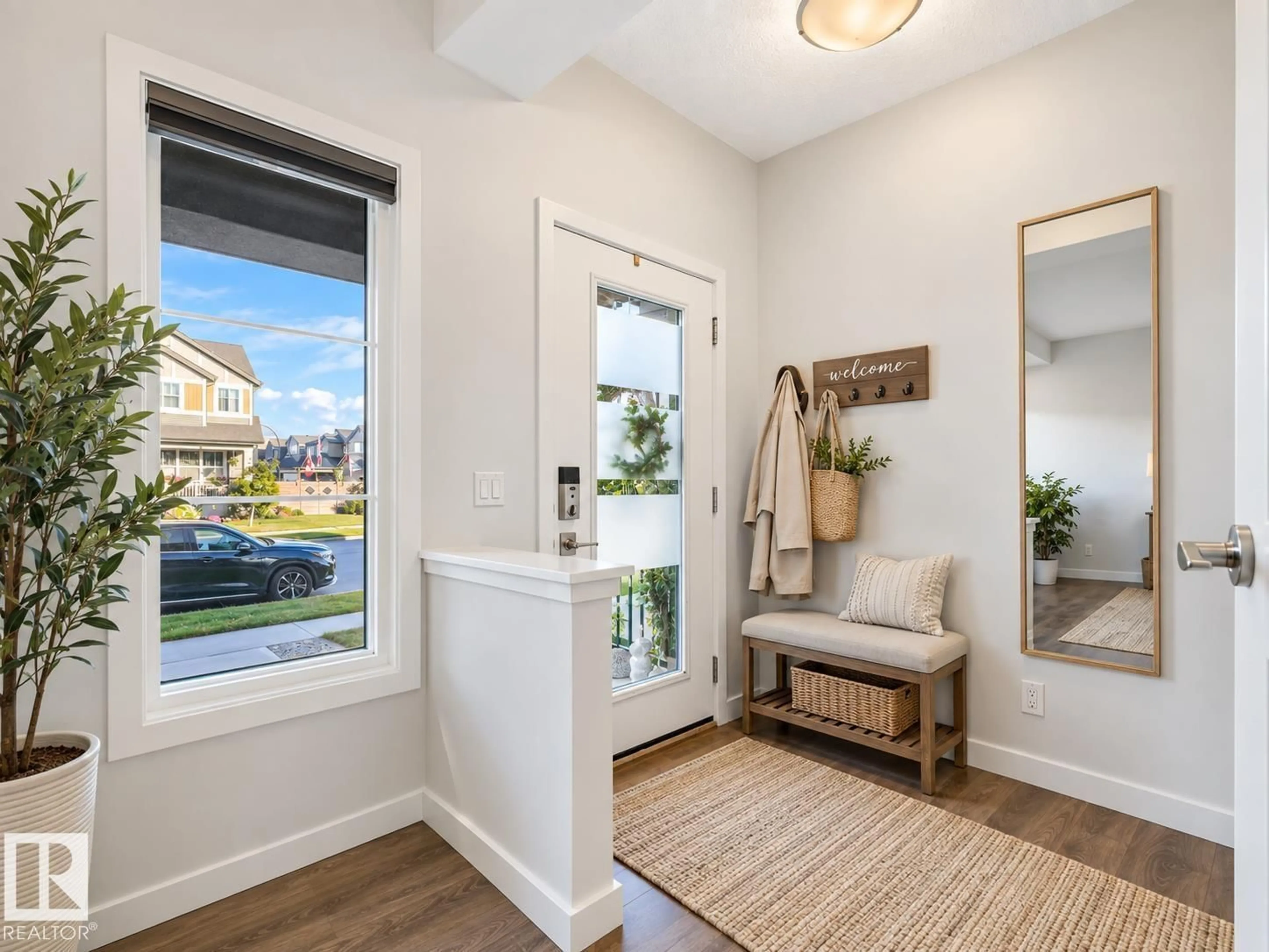 Indoor entryway for 288 CHARLESWORTH DR, Edmonton Alberta T6X2J3