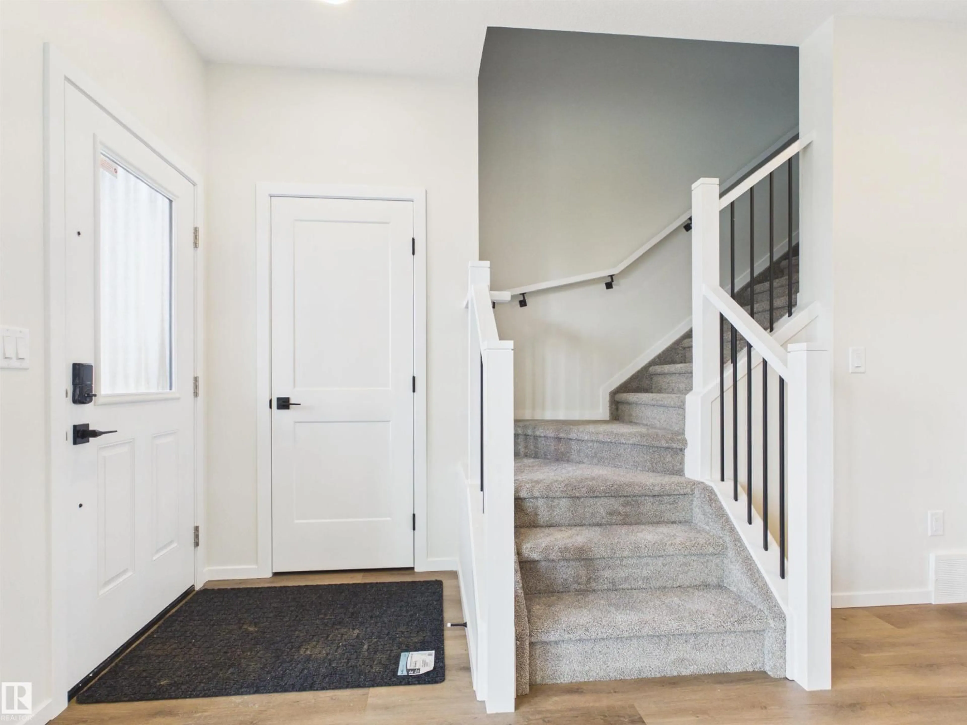Indoor entryway for 87 SERENO LN, Fort Saskatchewan Alberta T8L0Z9
