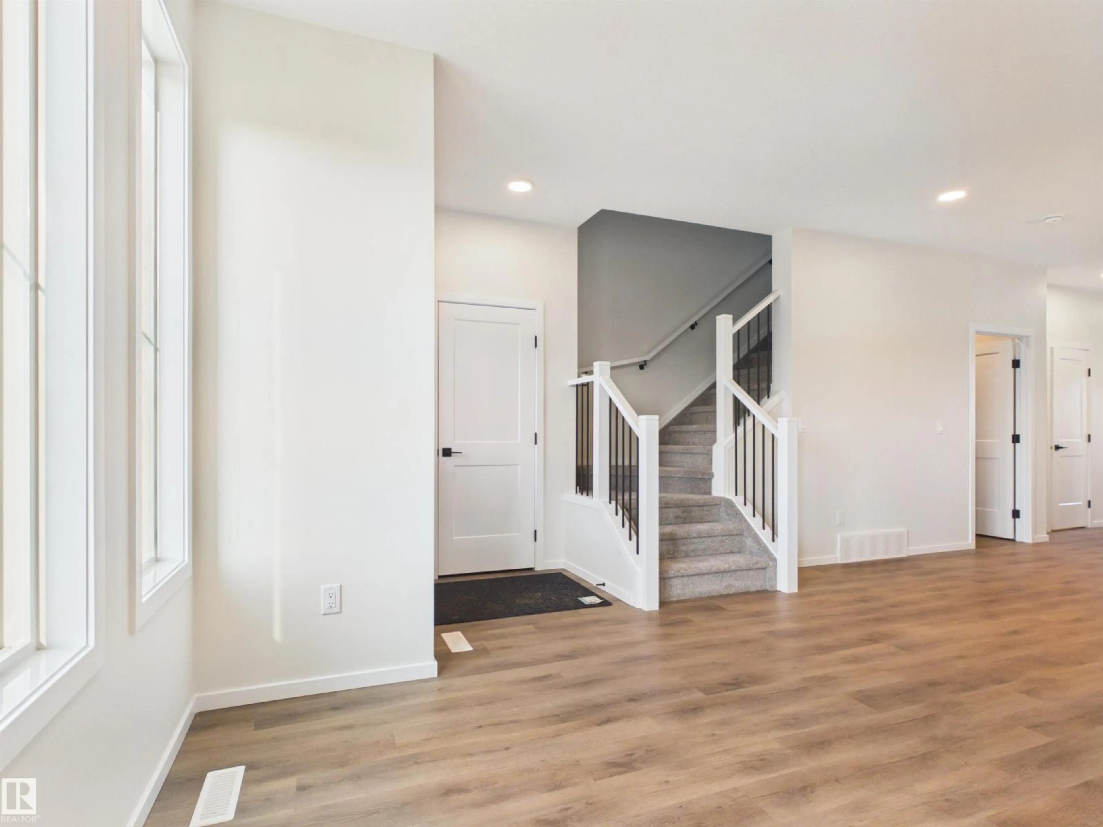 Indoor entryway for 87 SERENO LN, Fort Saskatchewan Alberta T8L0Z9