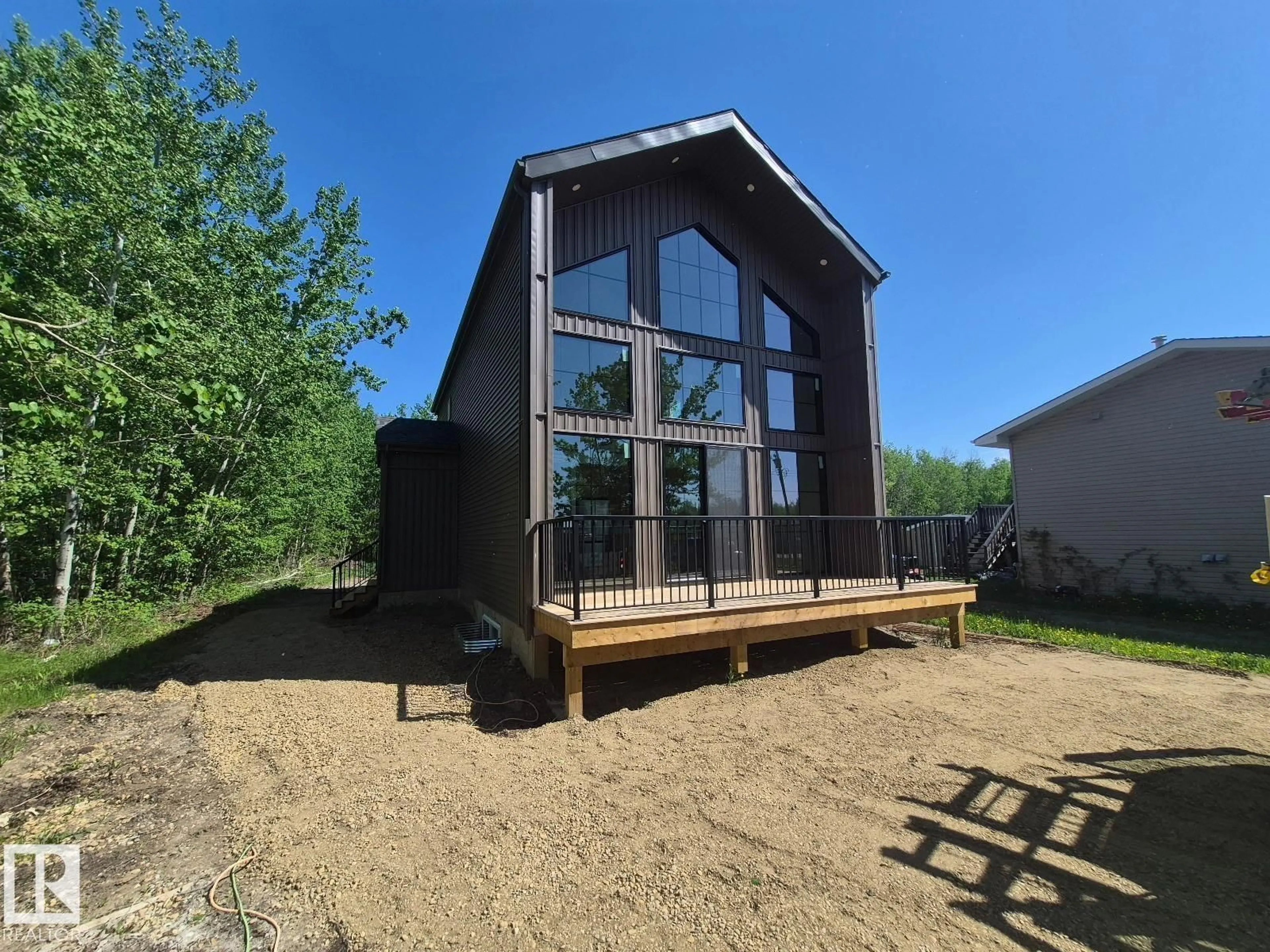 A pic from outside/outdoor area/front of a property/back of a property/a pic from drone, unknown for 186 RGE ROAD 212 A, Rural Strathcona County Alberta T8G1G1