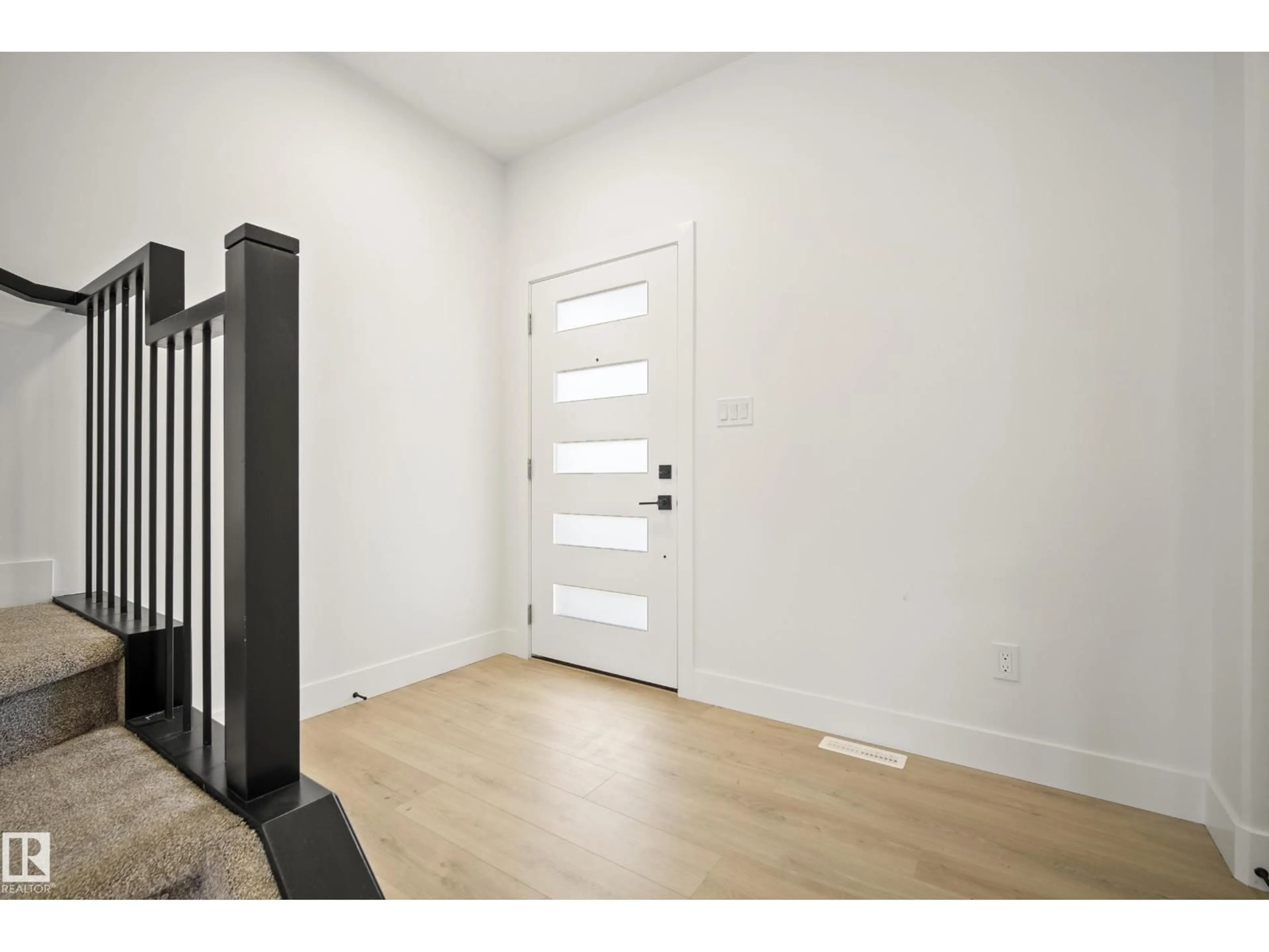Indoor entryway for 113 CALEDON CR, Spruce Grove Alberta T7X4E3