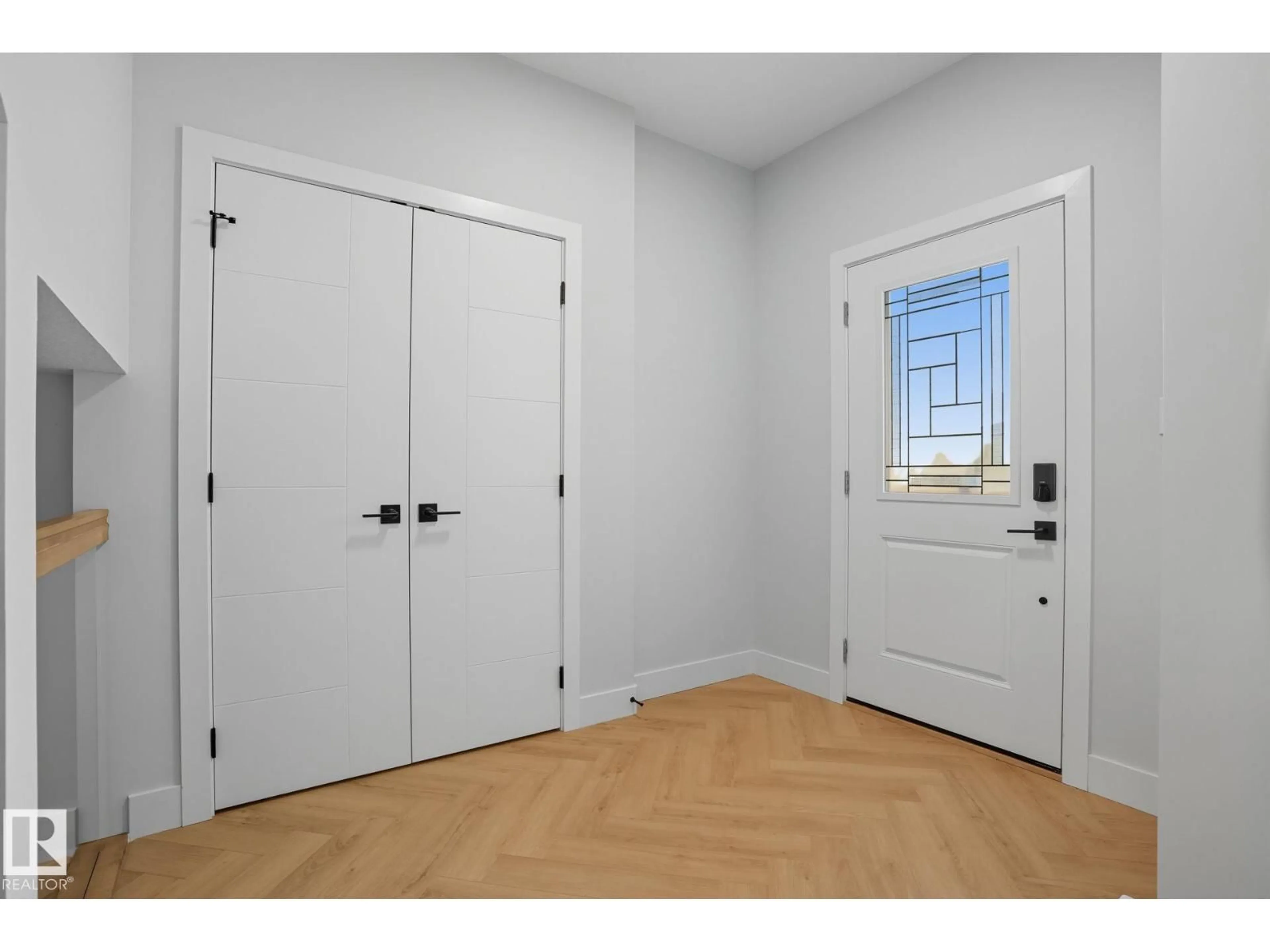 Indoor entryway for NW - 18135 87 ST, Edmonton Alberta T5Z0X3