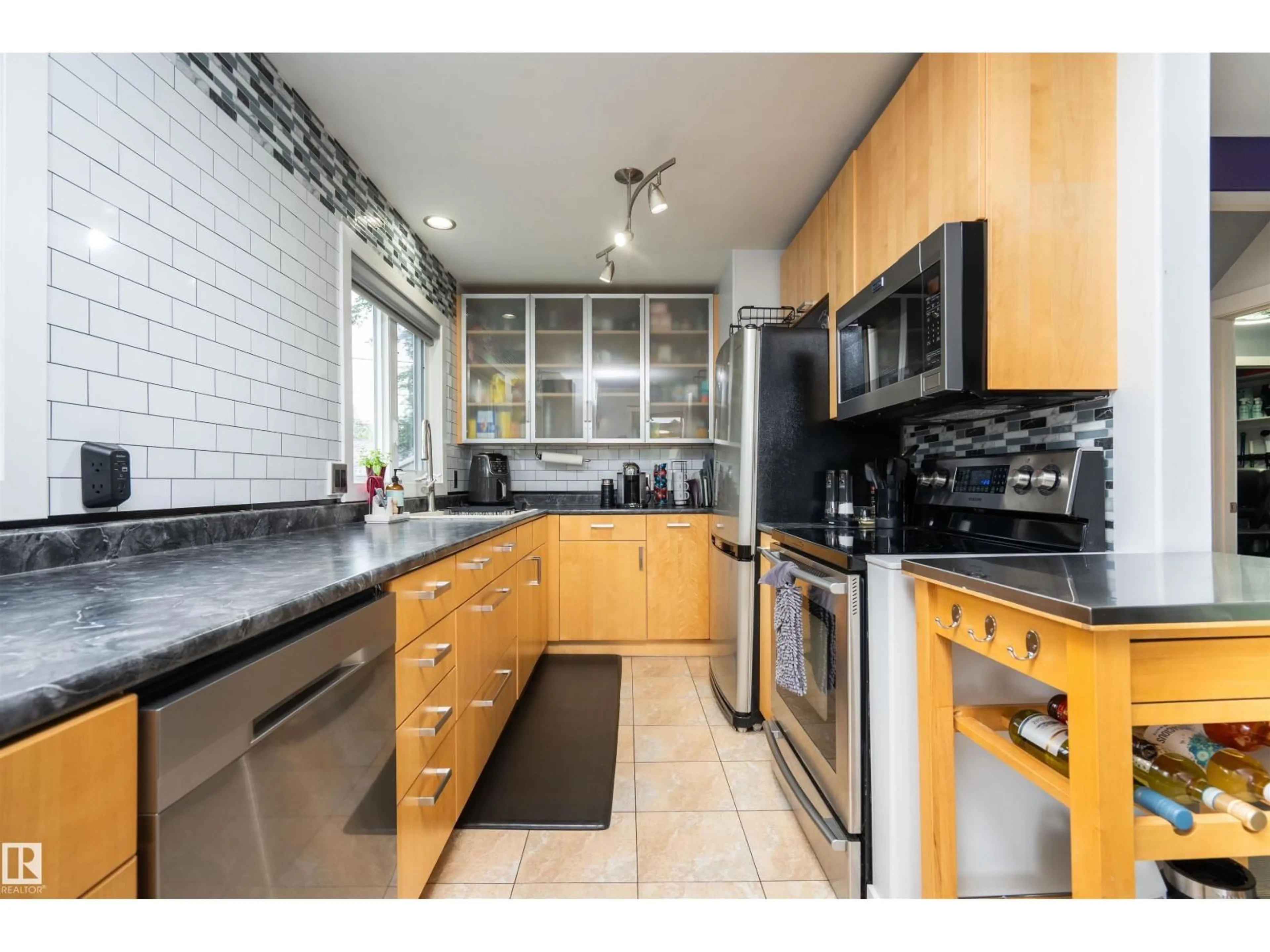 Standard kitchen, ceramic/tile floor for 6111 119 AV, Edmonton Alberta T5W1J7