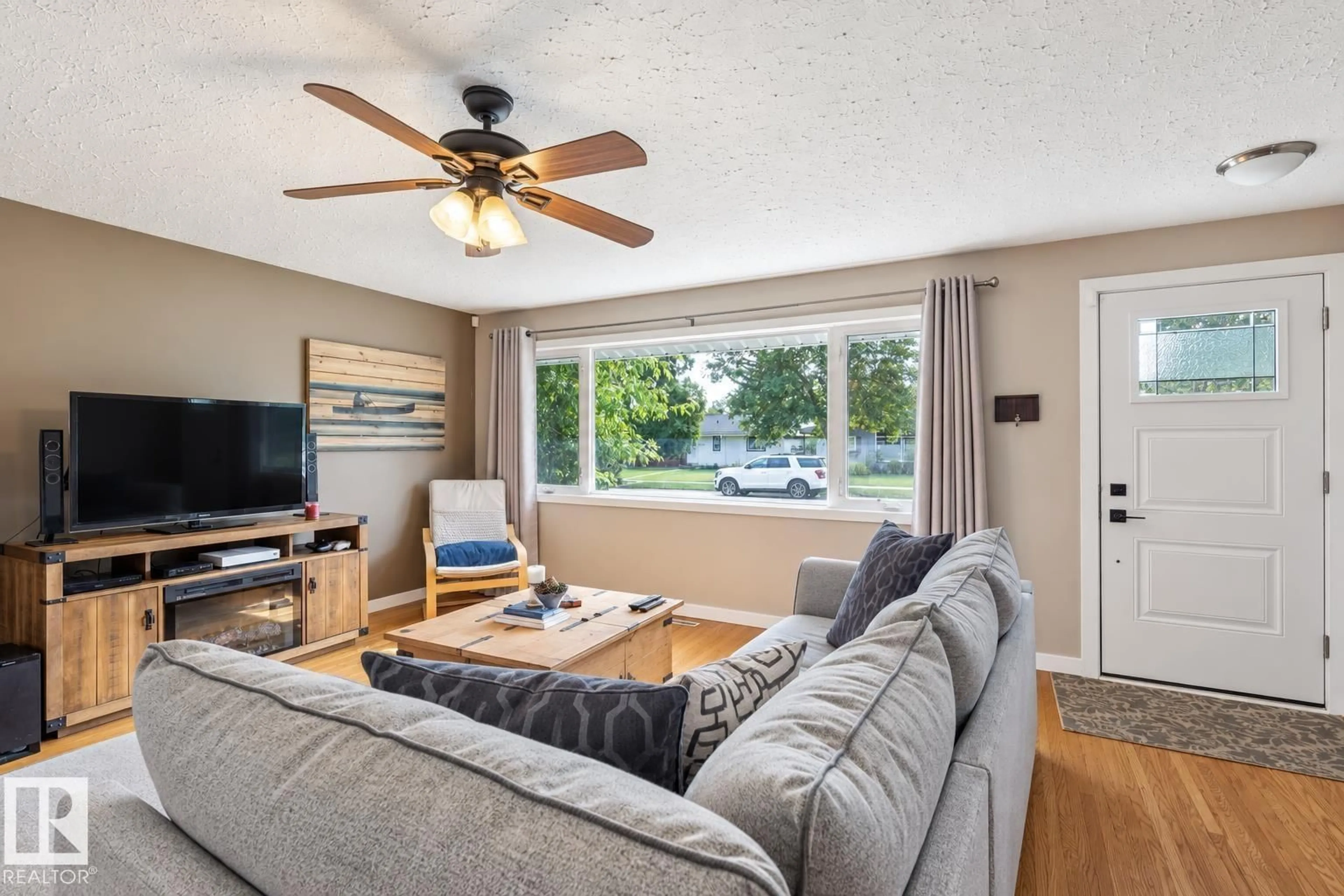 Living room with furniture, unknown for 16522 104 AV, Edmonton Alberta T5P0S7