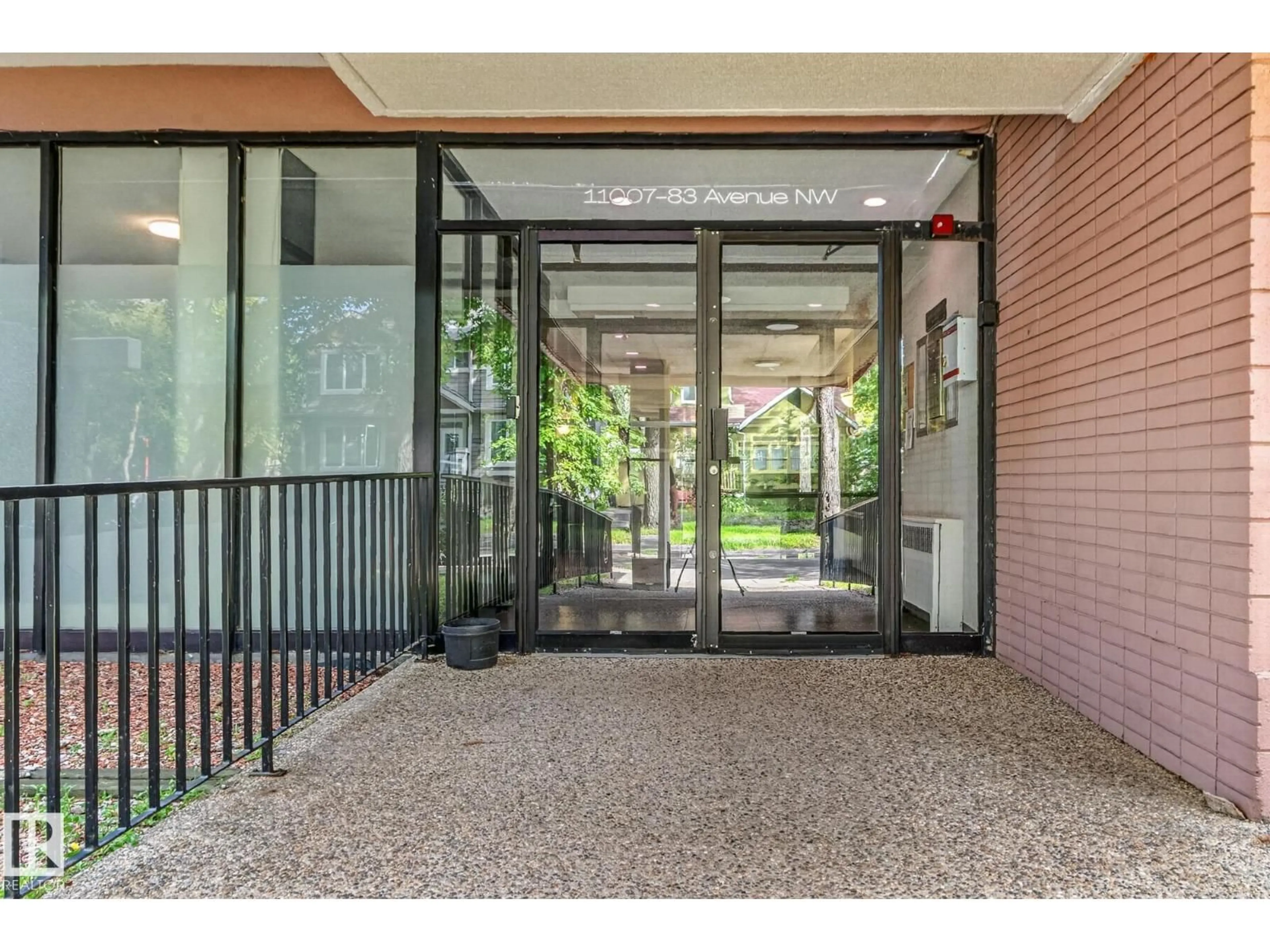 Indoor foyer for 704 - 11007 83 AV, Edmonton Alberta T6G0T9