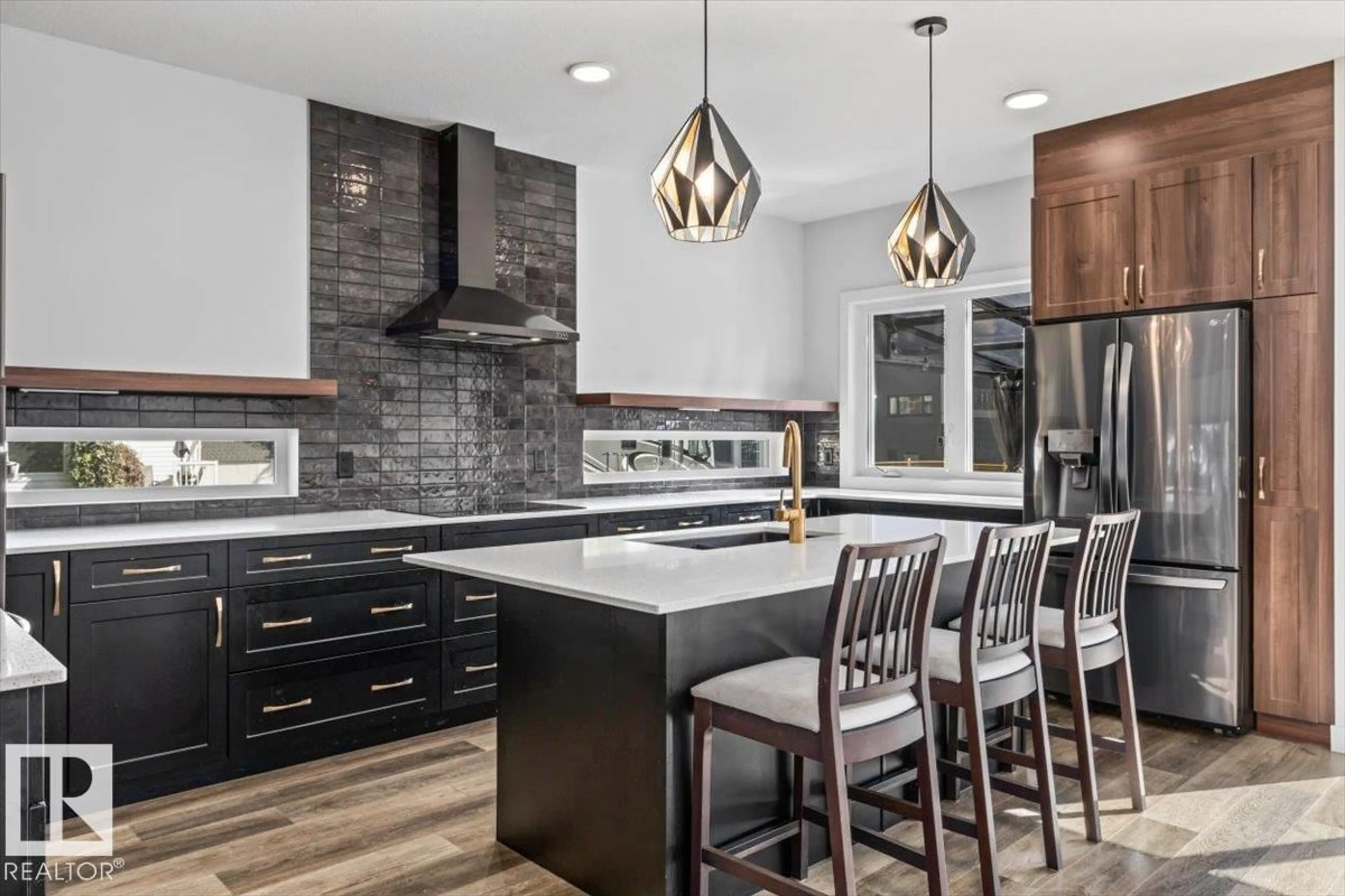 Contemporary kitchen, ceramic/tile floor for 9817 77 AV, Edmonton Alberta T6E1M3