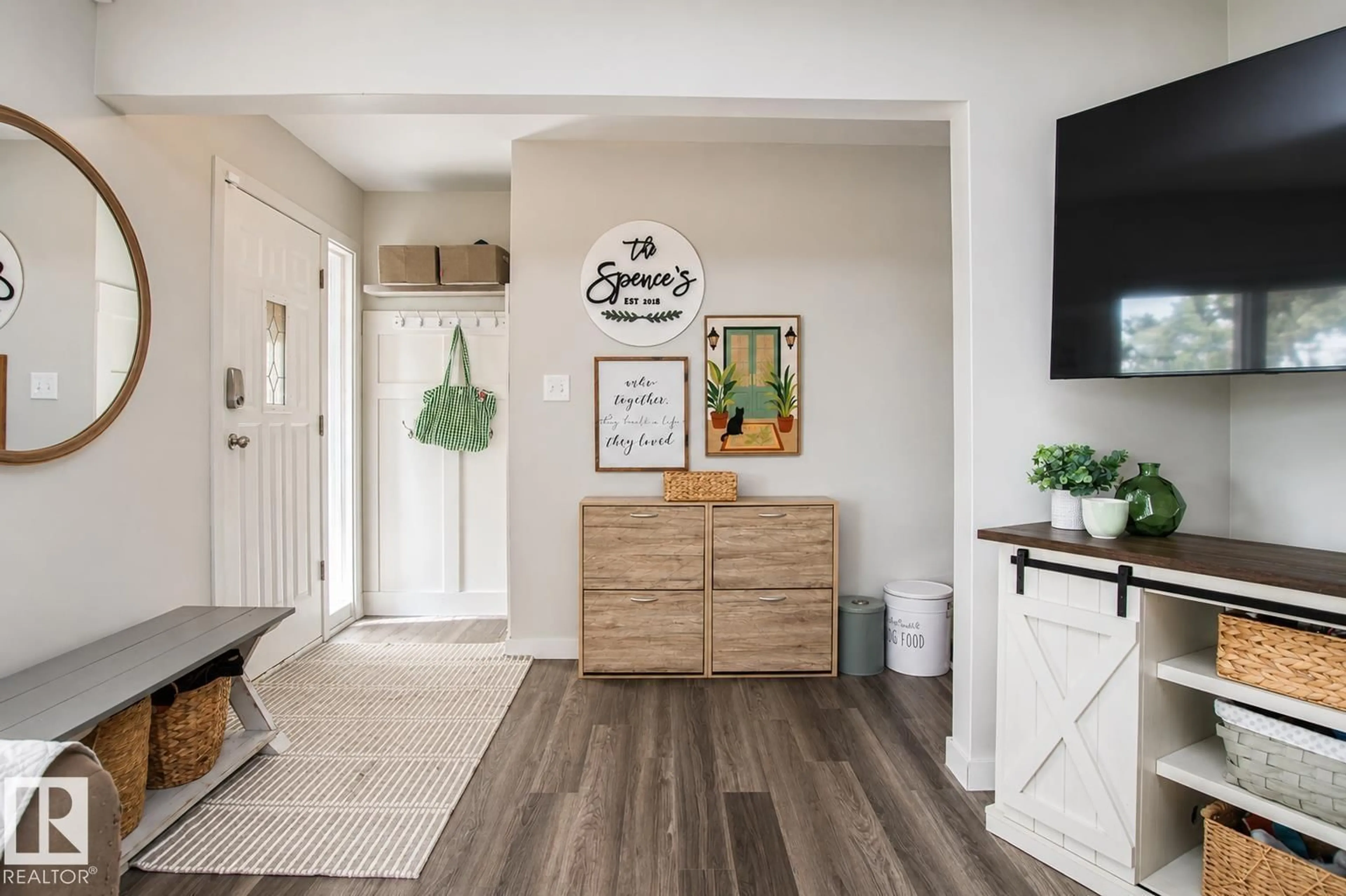 Indoor entryway for 12231 55 ST, Edmonton Alberta T5W3R5