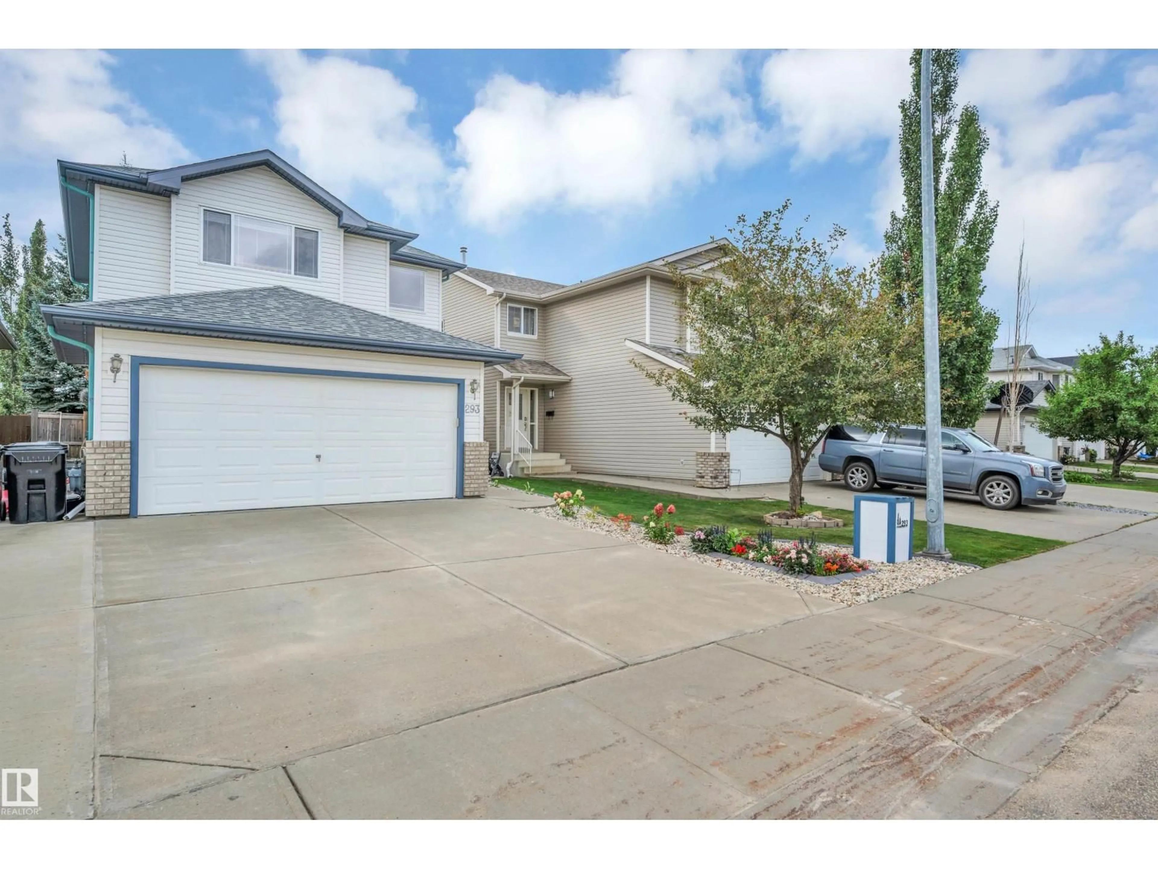 A pic from outside/outdoor area/front of a property/back of a property/a pic from drone, street for 293 FOXBORO CR, Sherwood Park Alberta T8A6M4