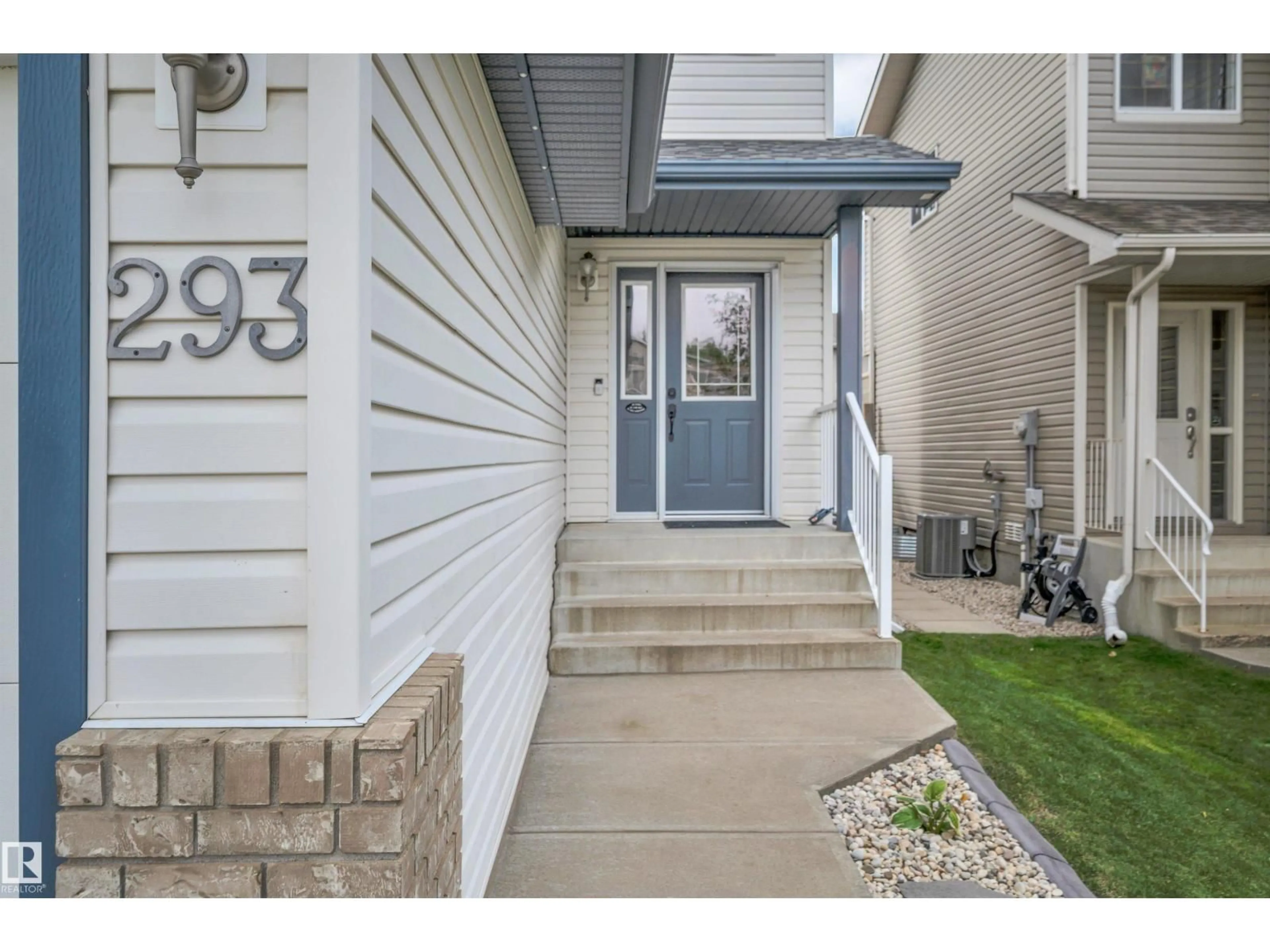 Indoor entryway for 293 FOXBORO CR, Sherwood Park Alberta T8A6M4
