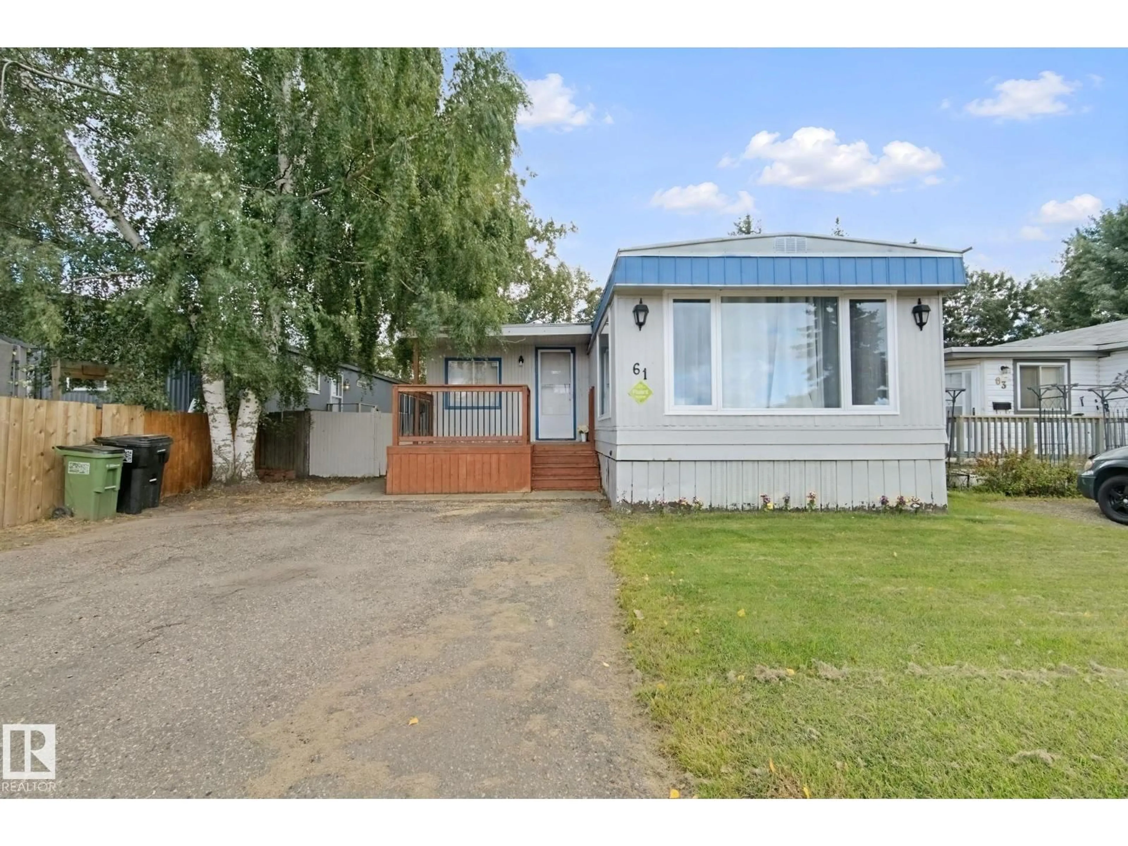A pic from outside/outdoor area/front of a property/back of a property/a pic from drone, street for NW - 61 WEST VIEW BV, Edmonton Alberta T5S1T5