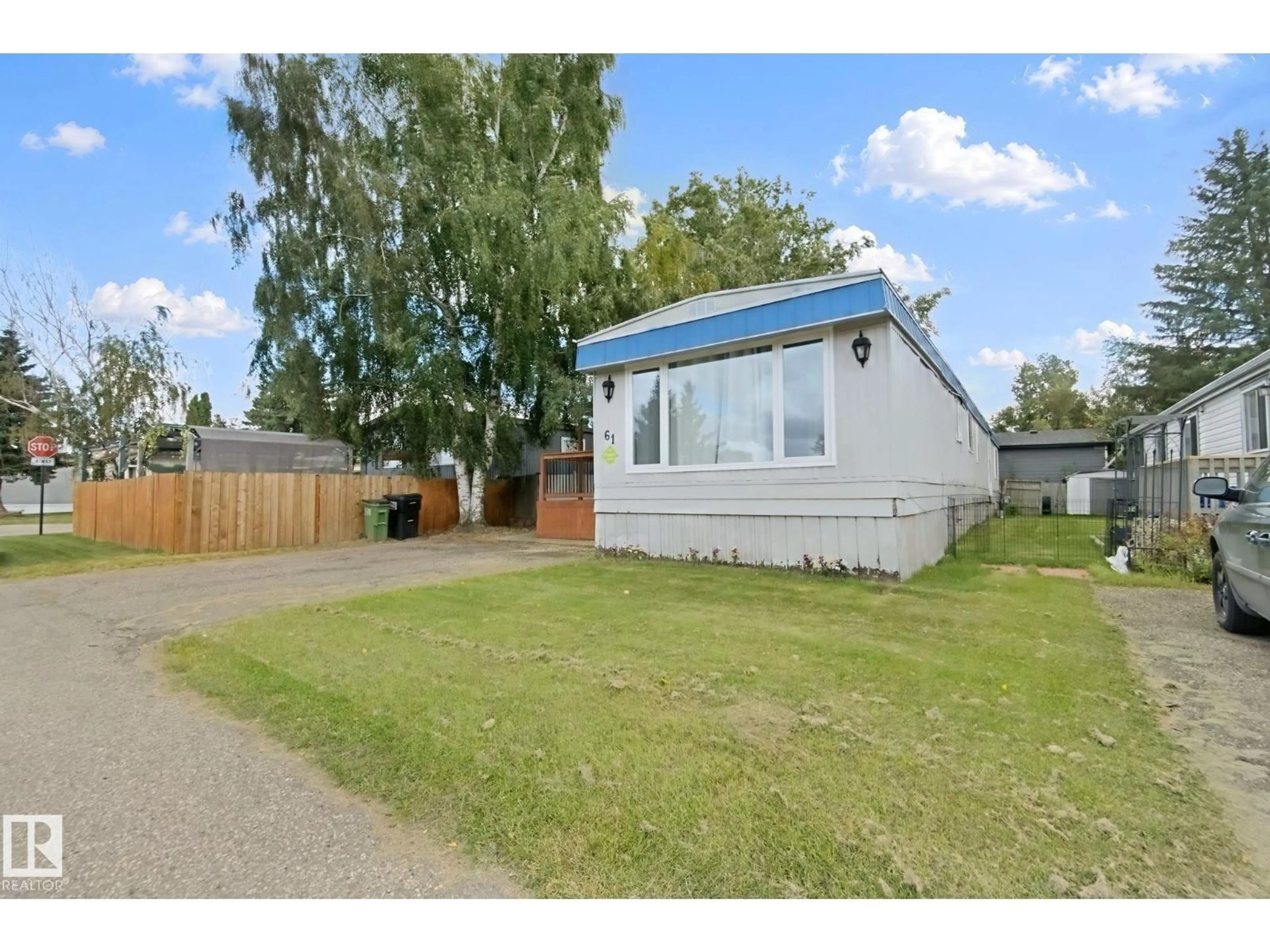 A pic from outside/outdoor area/front of a property/back of a property/a pic from drone, street for NW - 61 WEST VIEW BV, Edmonton Alberta T5S1T5