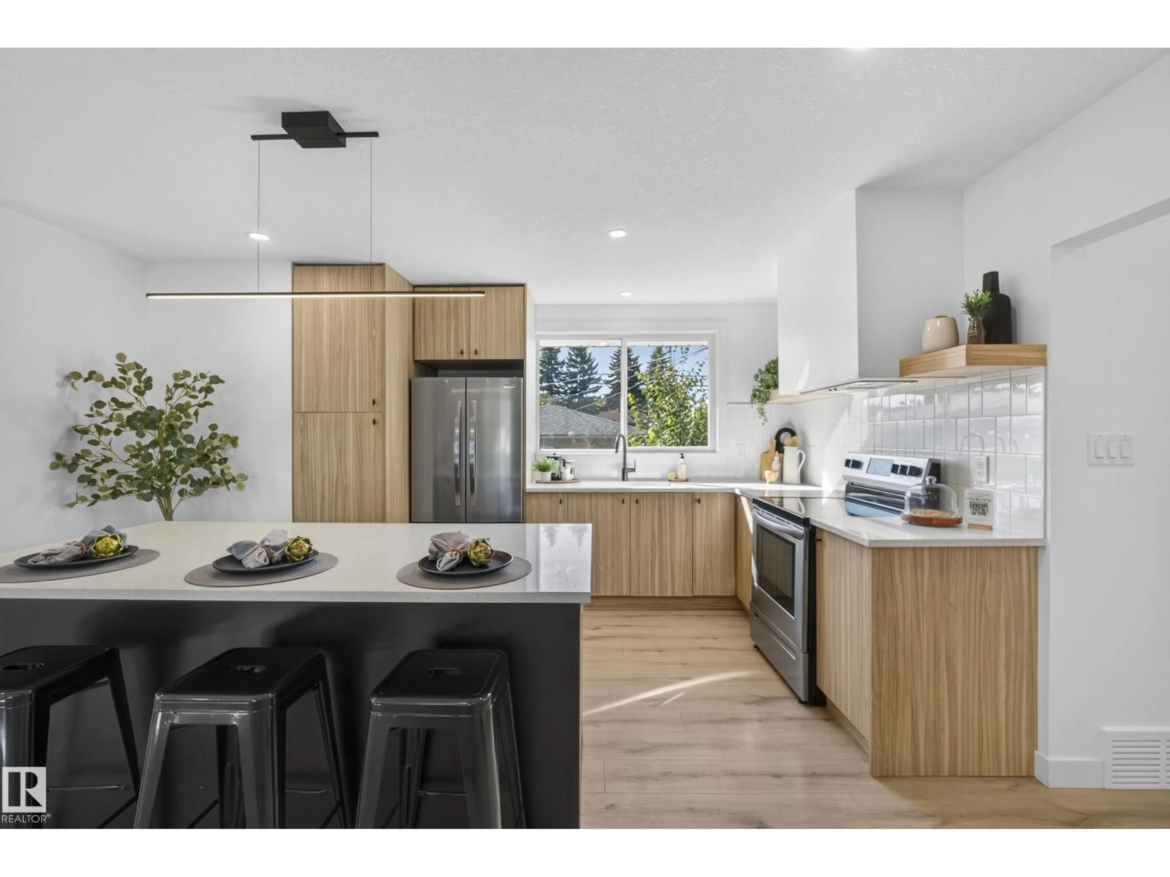 Contemporary kitchen, unknown for 11411 MALMO RD, Edmonton Alberta T6H4M3