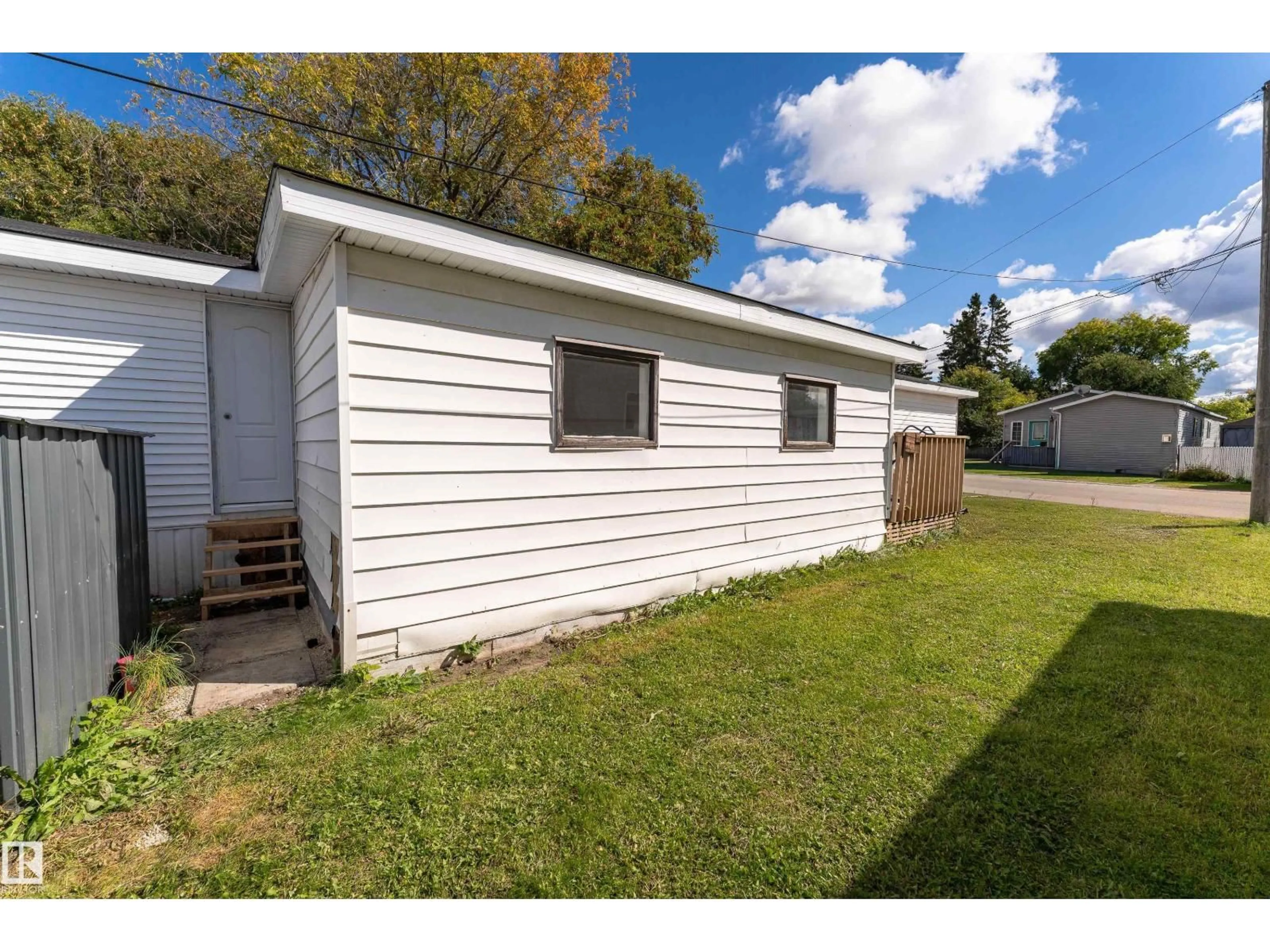 Shed for 92 305 CALAHOO RD, Spruce Grove Alberta T7X3K7