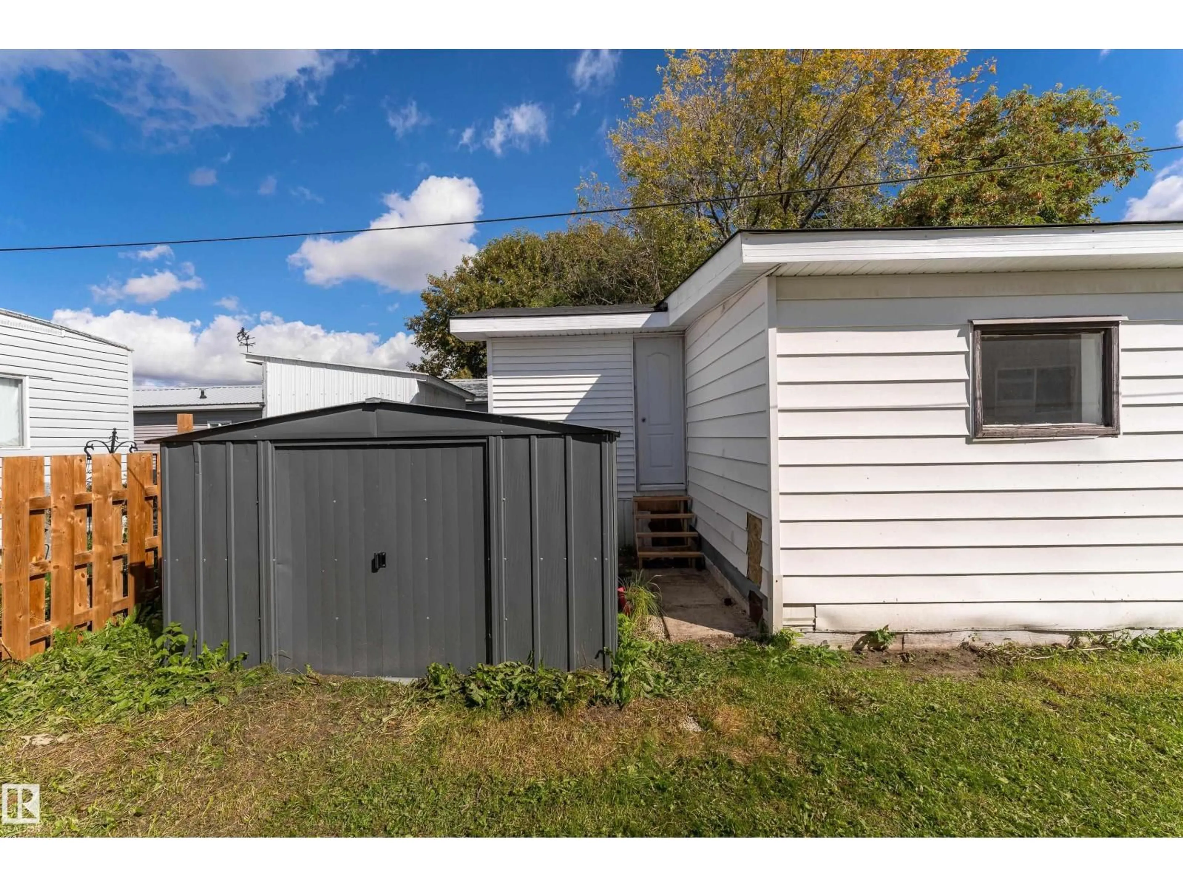 Shed for 92 305 CALAHOO RD, Spruce Grove Alberta T7X3K7