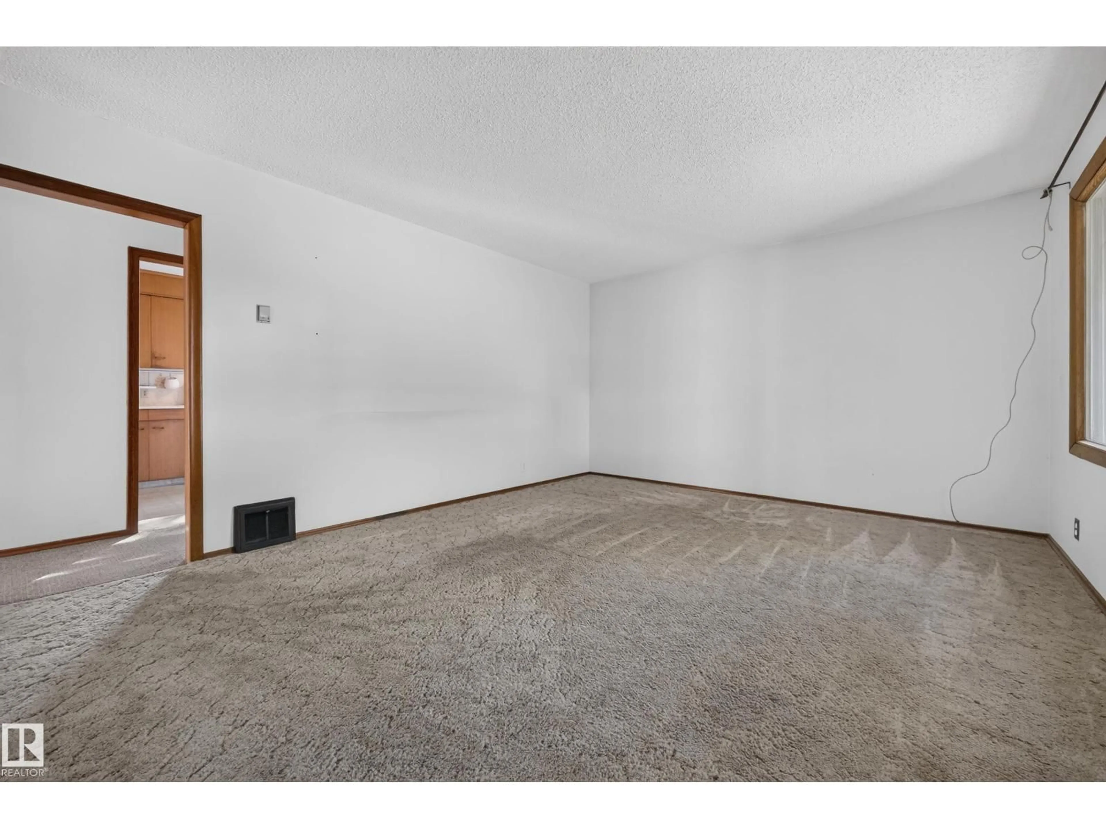 A pic of a room for 11109 38 ST, Edmonton Alberta T5W2E9