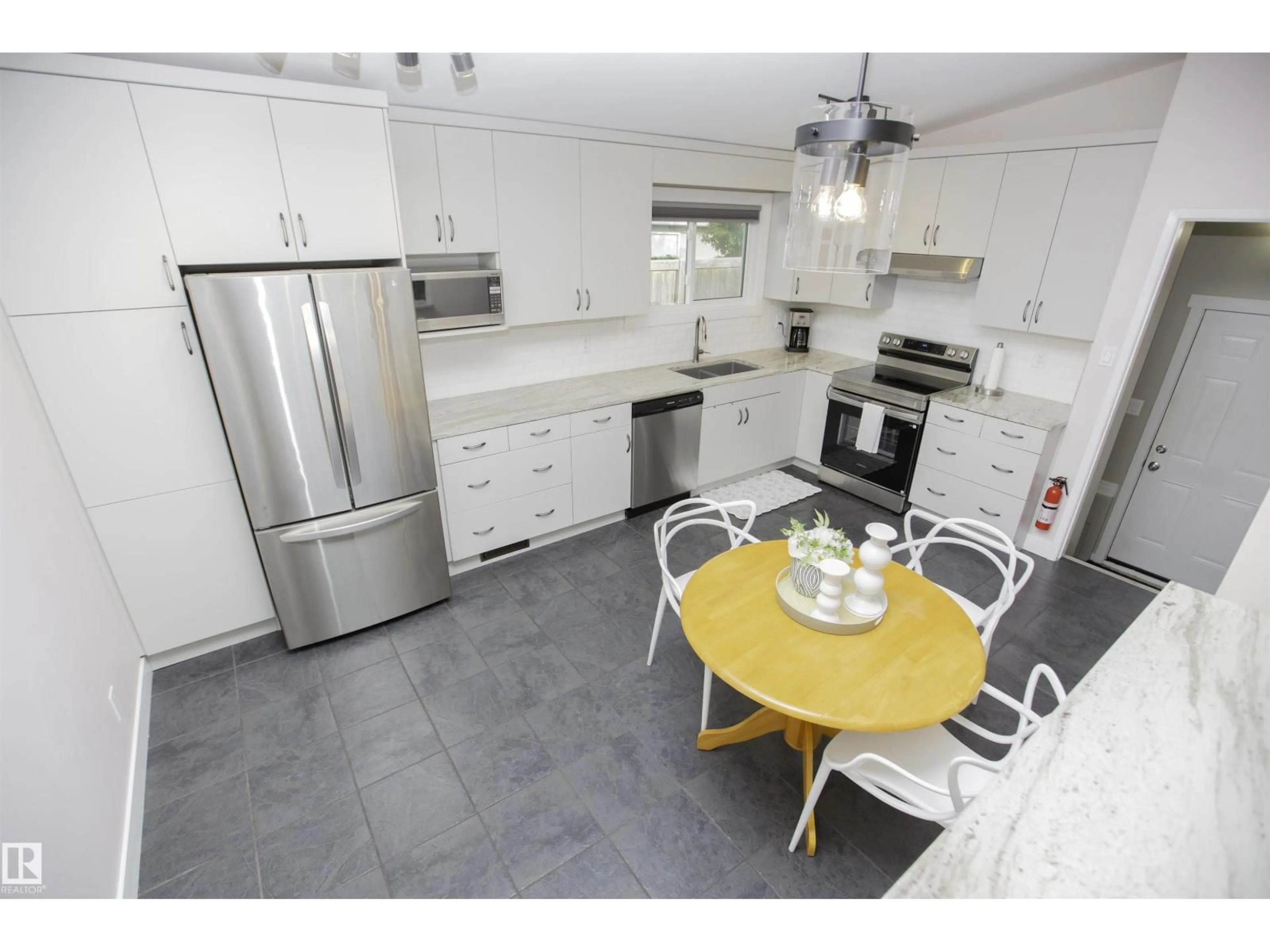 Open concept kitchen, ceramic/tile floor for NW - 9107 58 ST, Edmonton Alberta T6B1L3