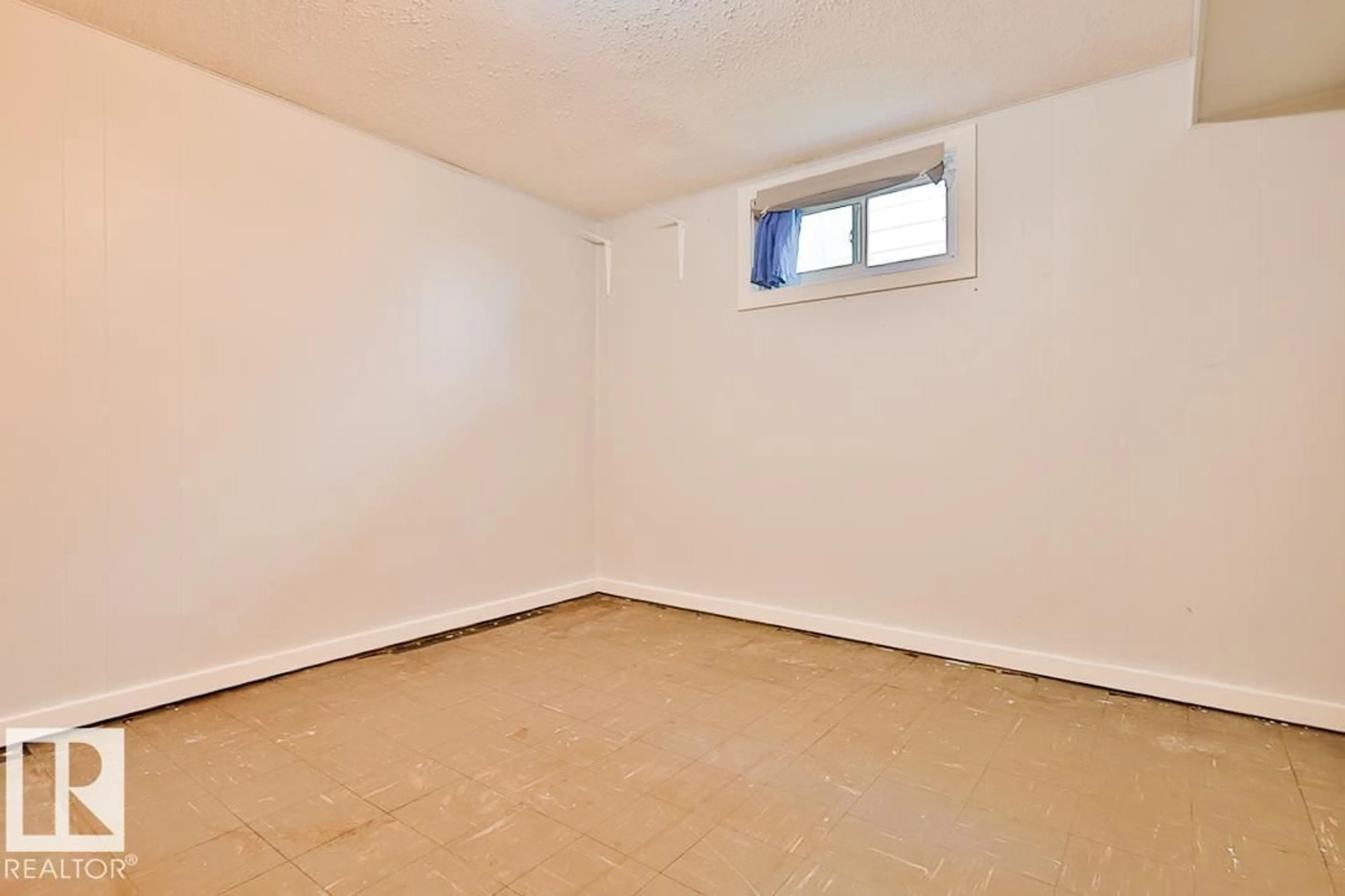 A pic of a room for NW - 13312 123A ST, Edmonton Alberta T5L0L6