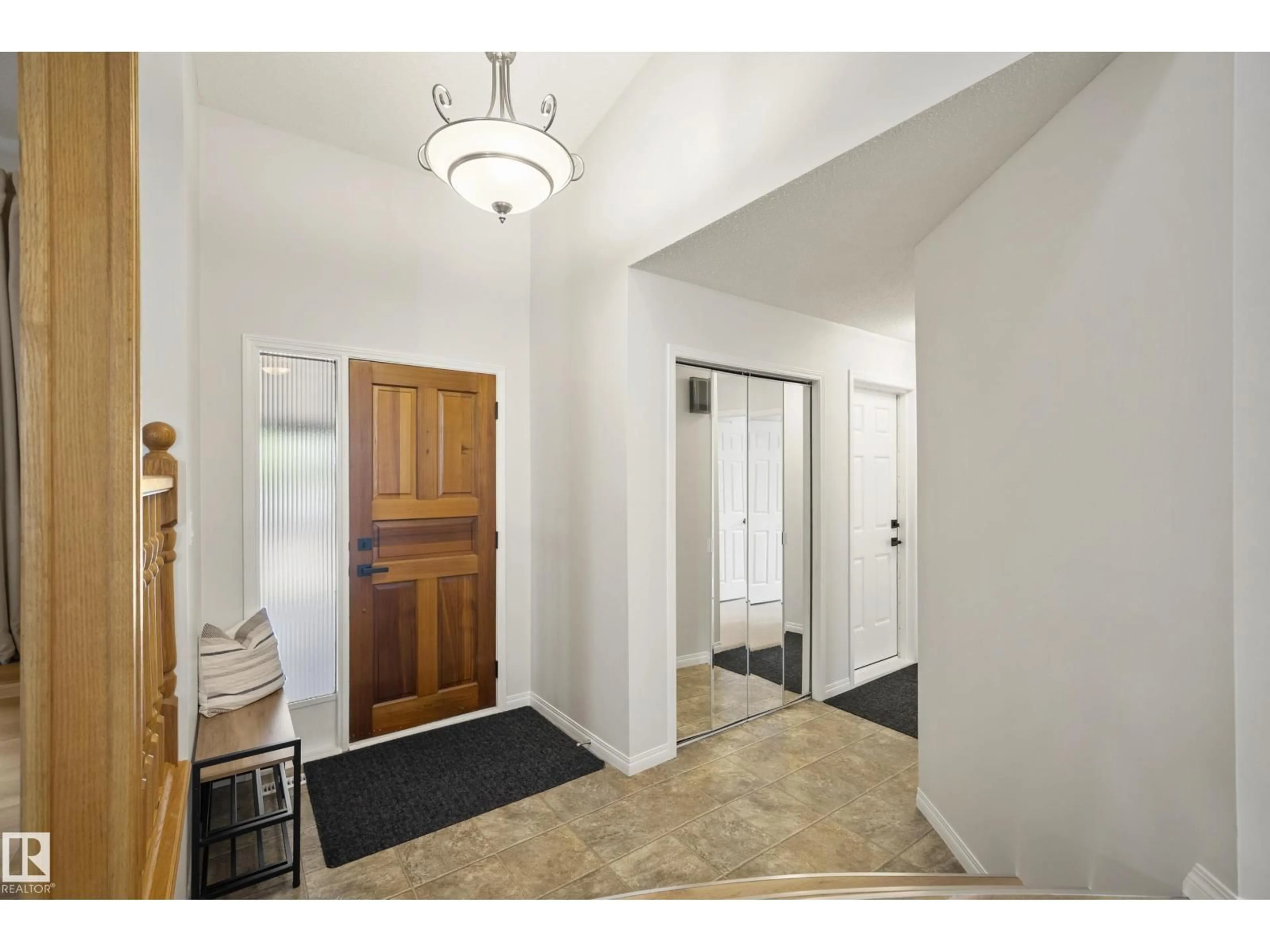Indoor entryway for 7 PEMBINA PL, St. Albert Alberta T8N4P7