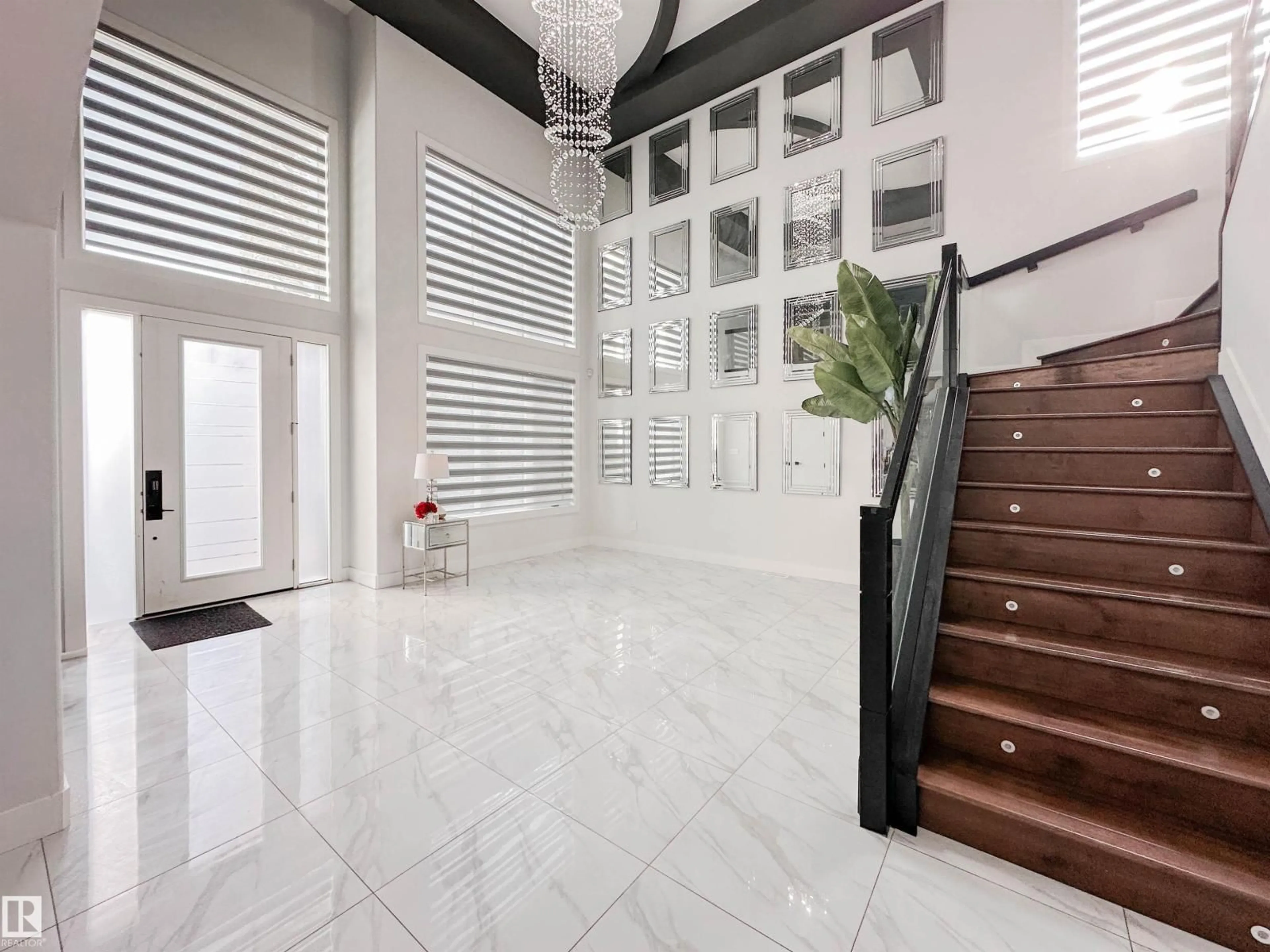 Indoor foyer for 1448 25 ST, Edmonton Alberta T6T2K7