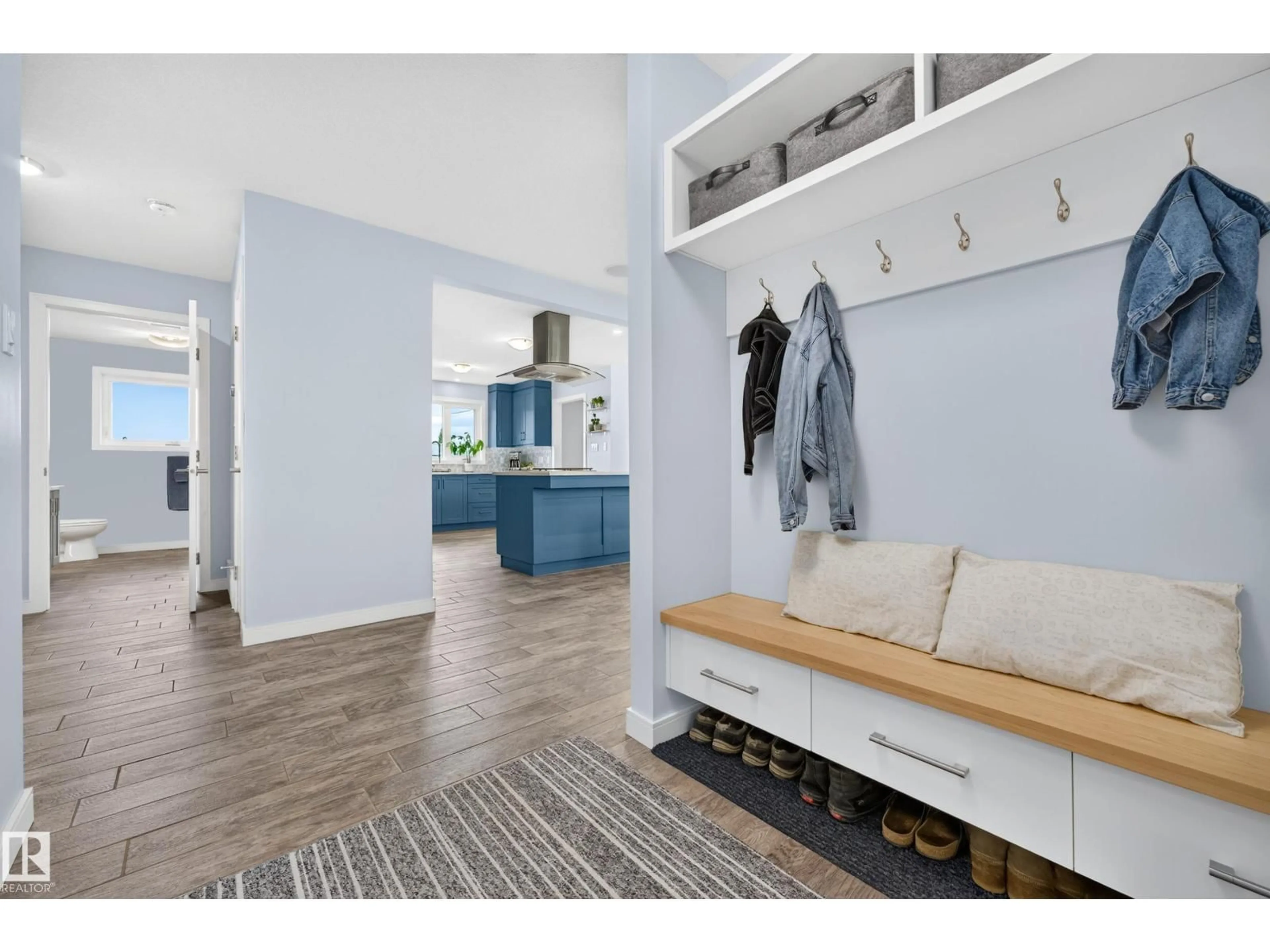 Indoor entryway for 6507 97 AV, Edmonton Alberta T6B1C4