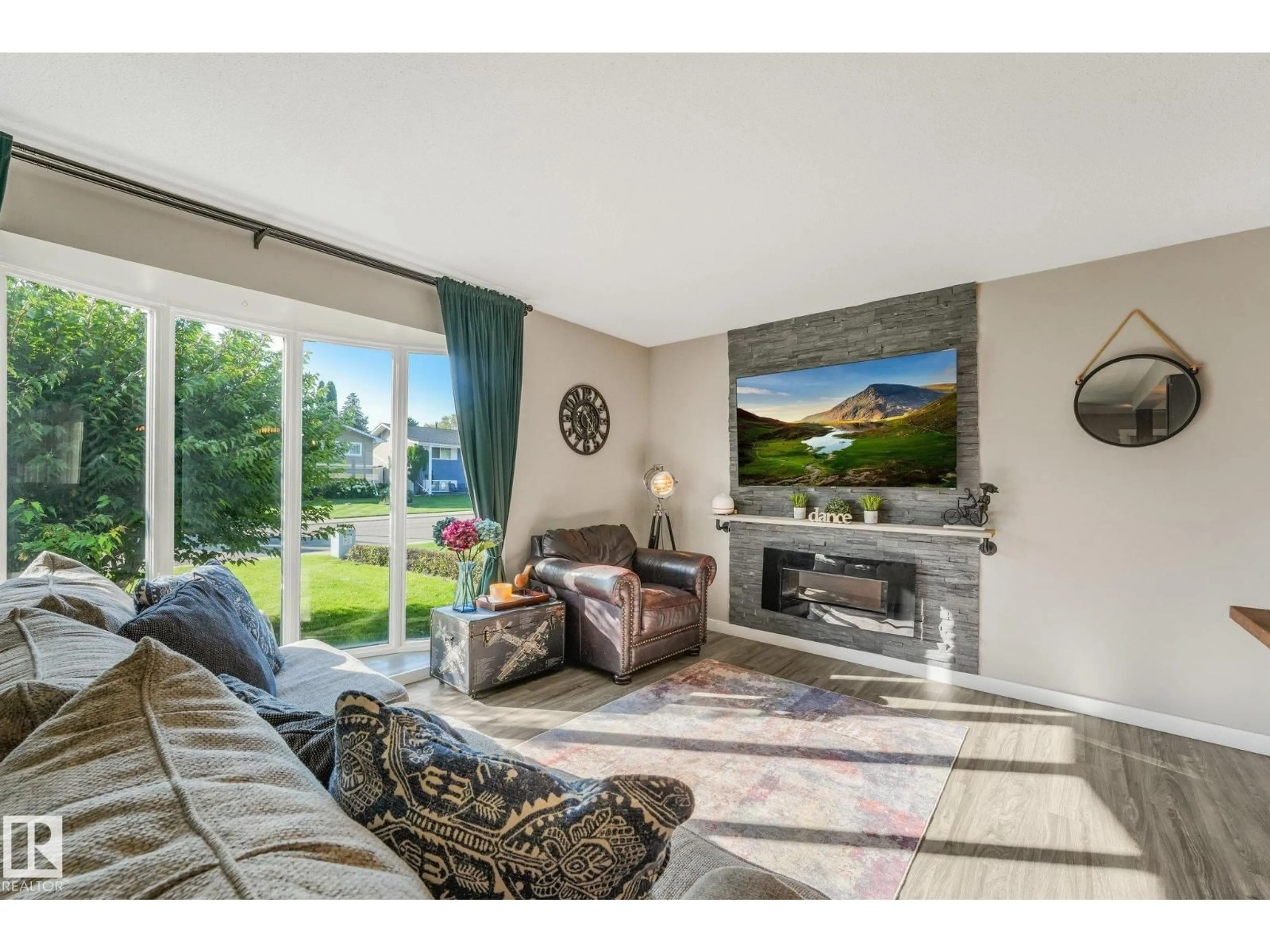 Home theater for NW - 14115 70 ST, Edmonton Alberta T5C0L3