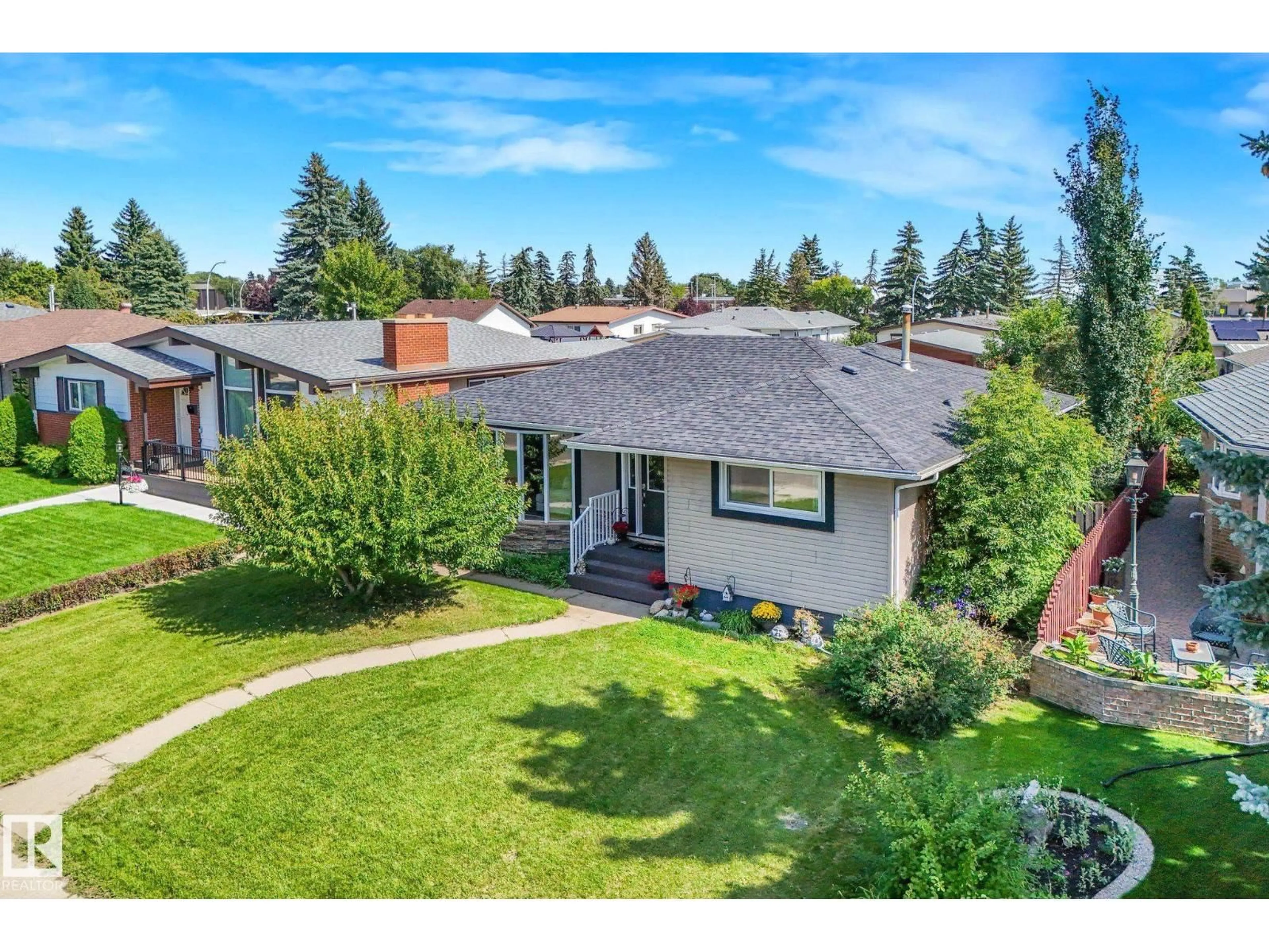 A pic from outside/outdoor area/front of a property/back of a property/a pic from drone, street for NW - 14115 70 ST, Edmonton Alberta T5C0L3