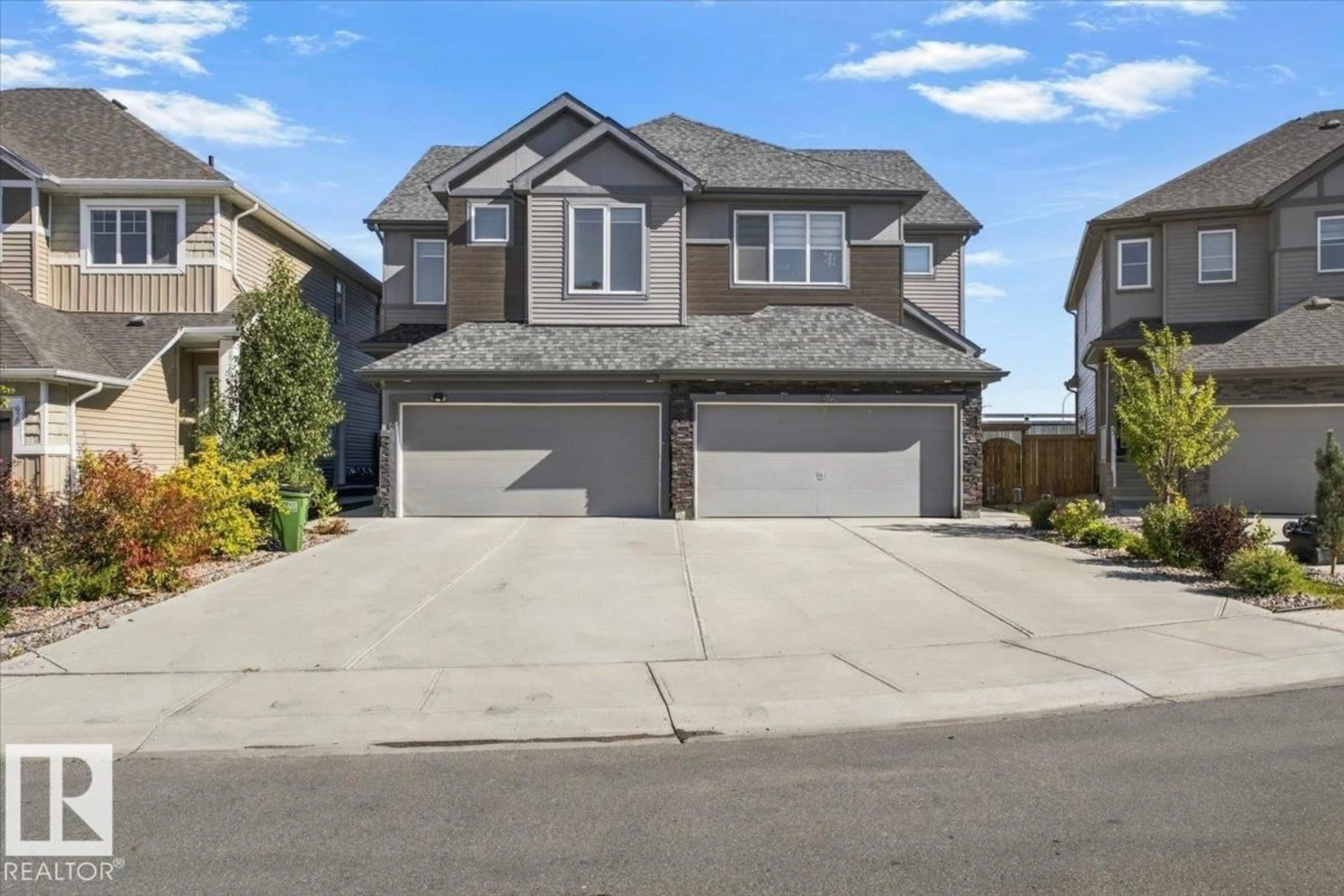 Home with vinyl exterior material, street for 974 DANIELS LO, Edmonton Alberta T6W4Y4