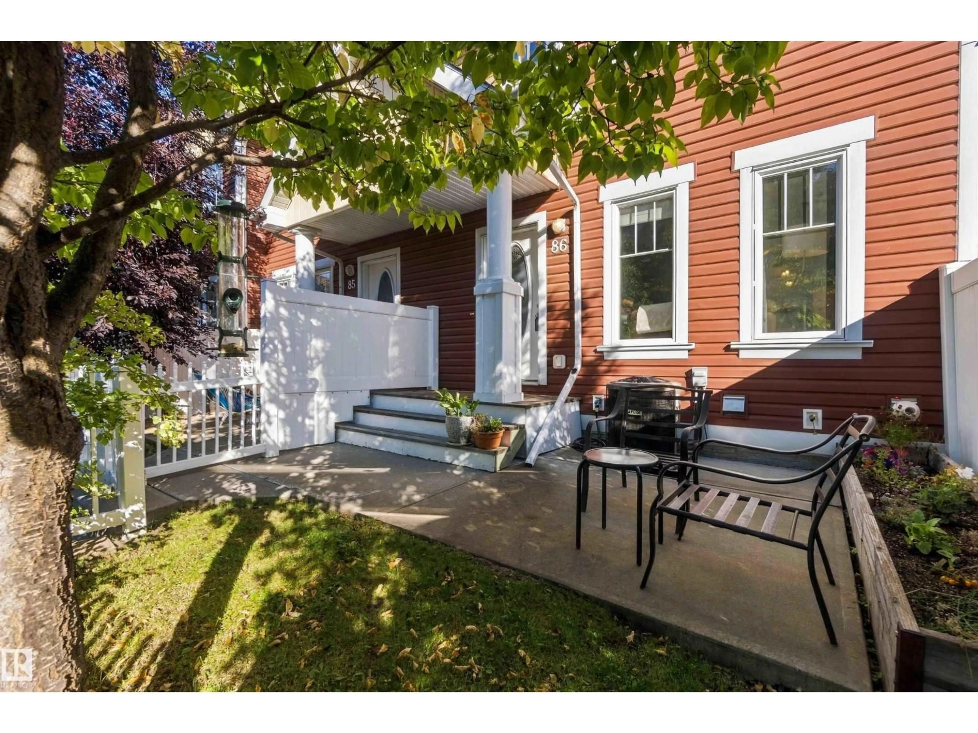 Patio, street for #86 - 1623 TOWNE CENTRE BV, Edmonton Alberta T6R0S3