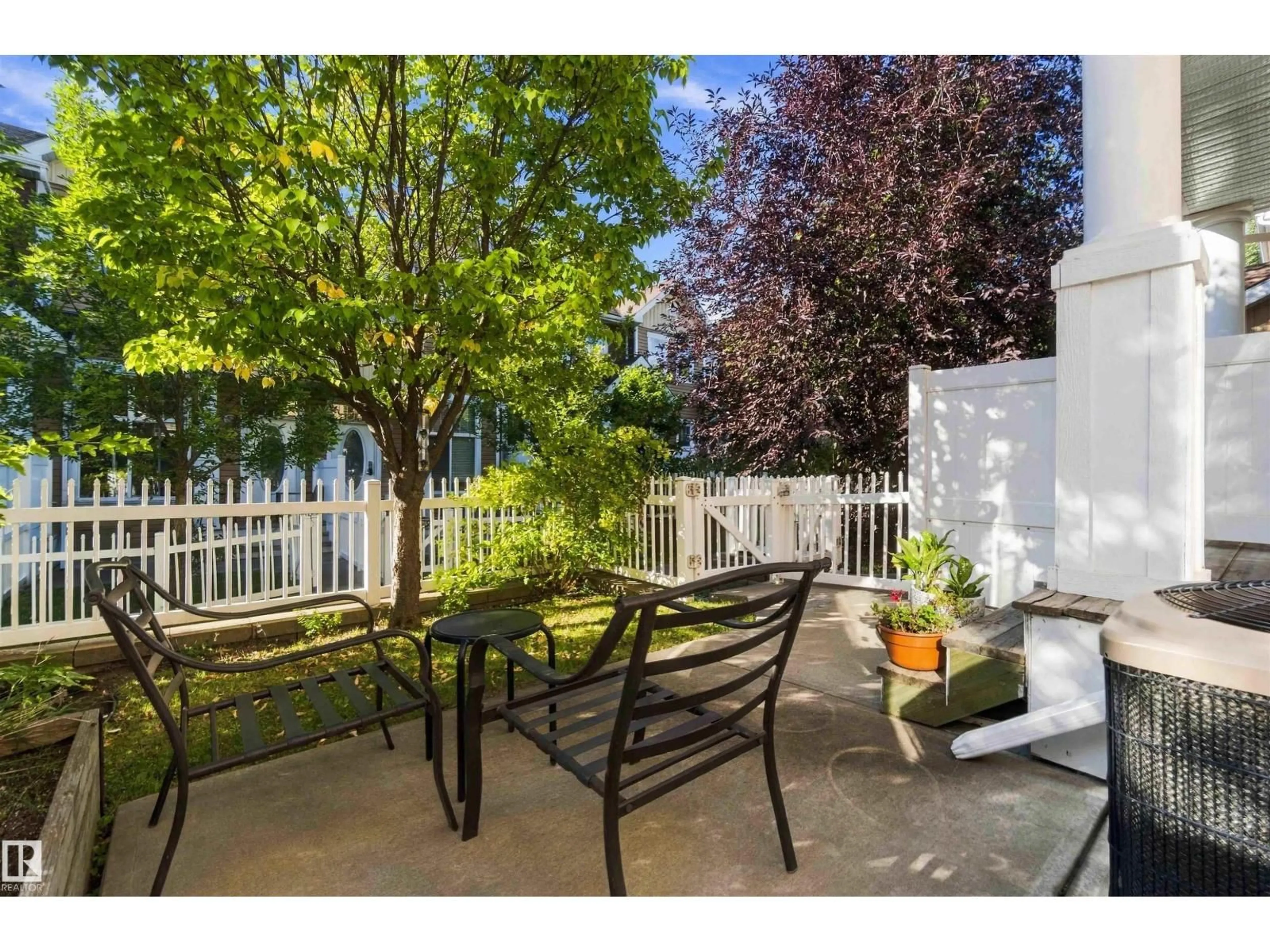 Patio, street for #86 - 1623 TOWNE CENTRE BV, Edmonton Alberta T6R0S3
