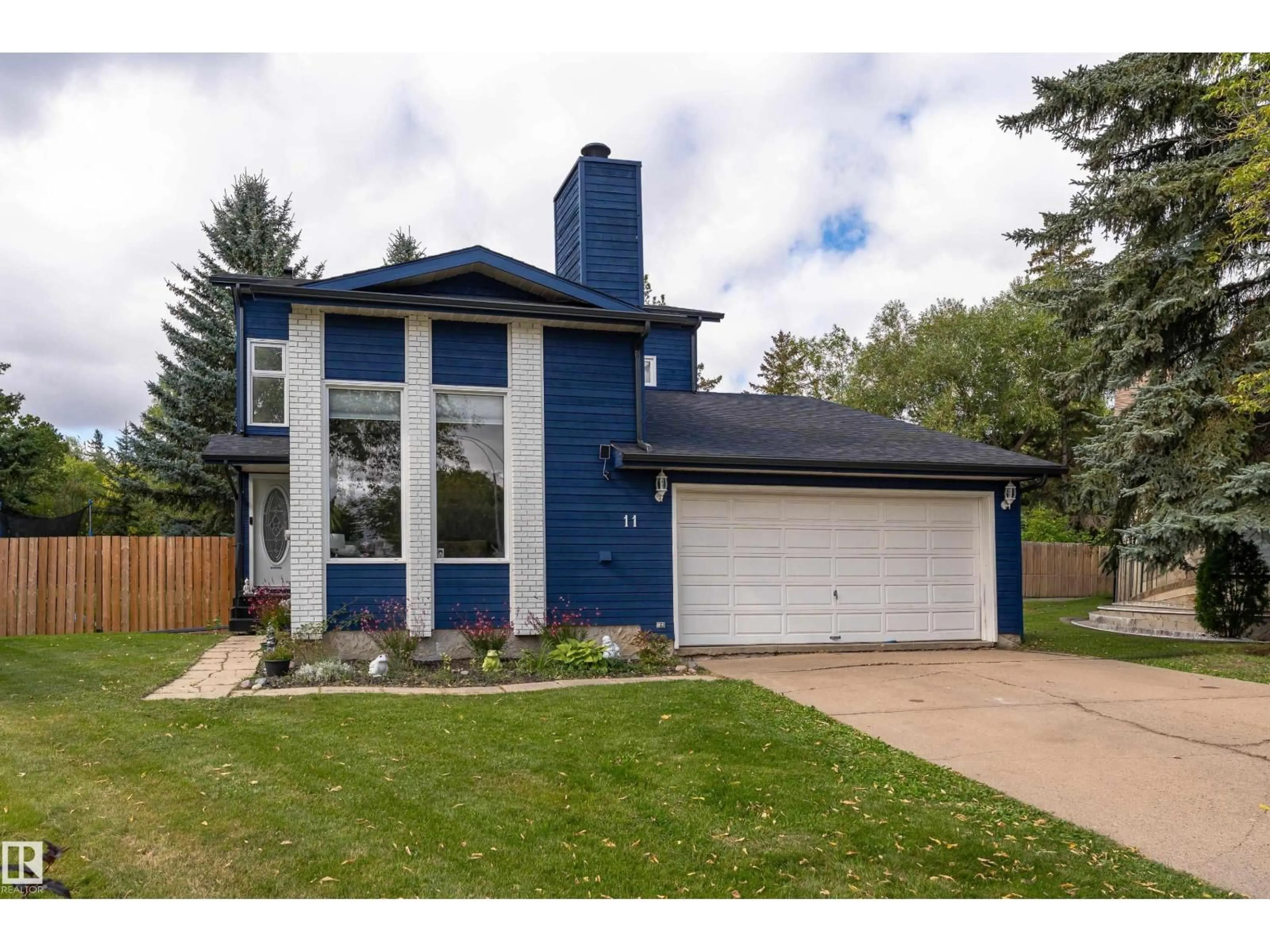 Home with vinyl exterior material, street for 11 PATTERSON CR, St. Albert Alberta T8N4V1
