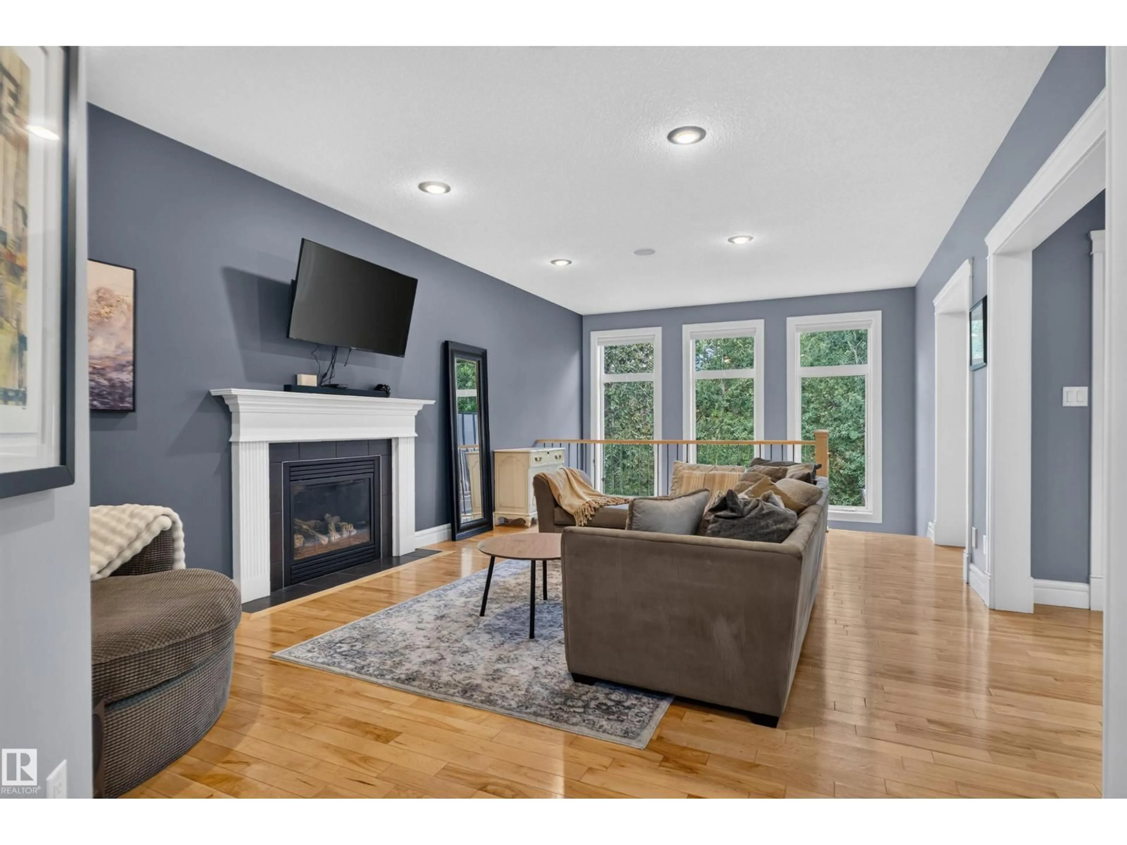 Living room with furniture, wood/laminate floor for 5080 SUNVIEW DR, Sherwood Park Alberta T8H0K1