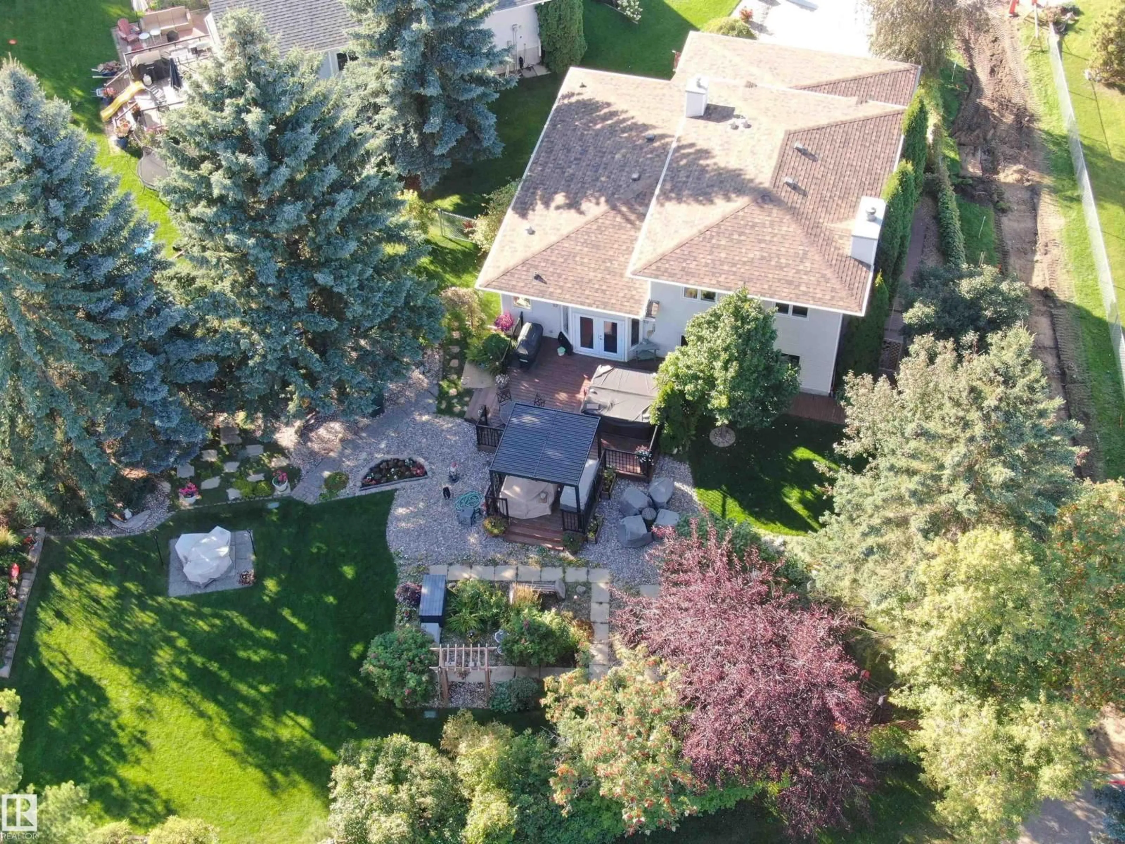 A pic from outside/outdoor area/front of a property/back of a property/a pic from drone, street for 56 STONESHIRE CR, Spruce Grove Alberta T7X3E2