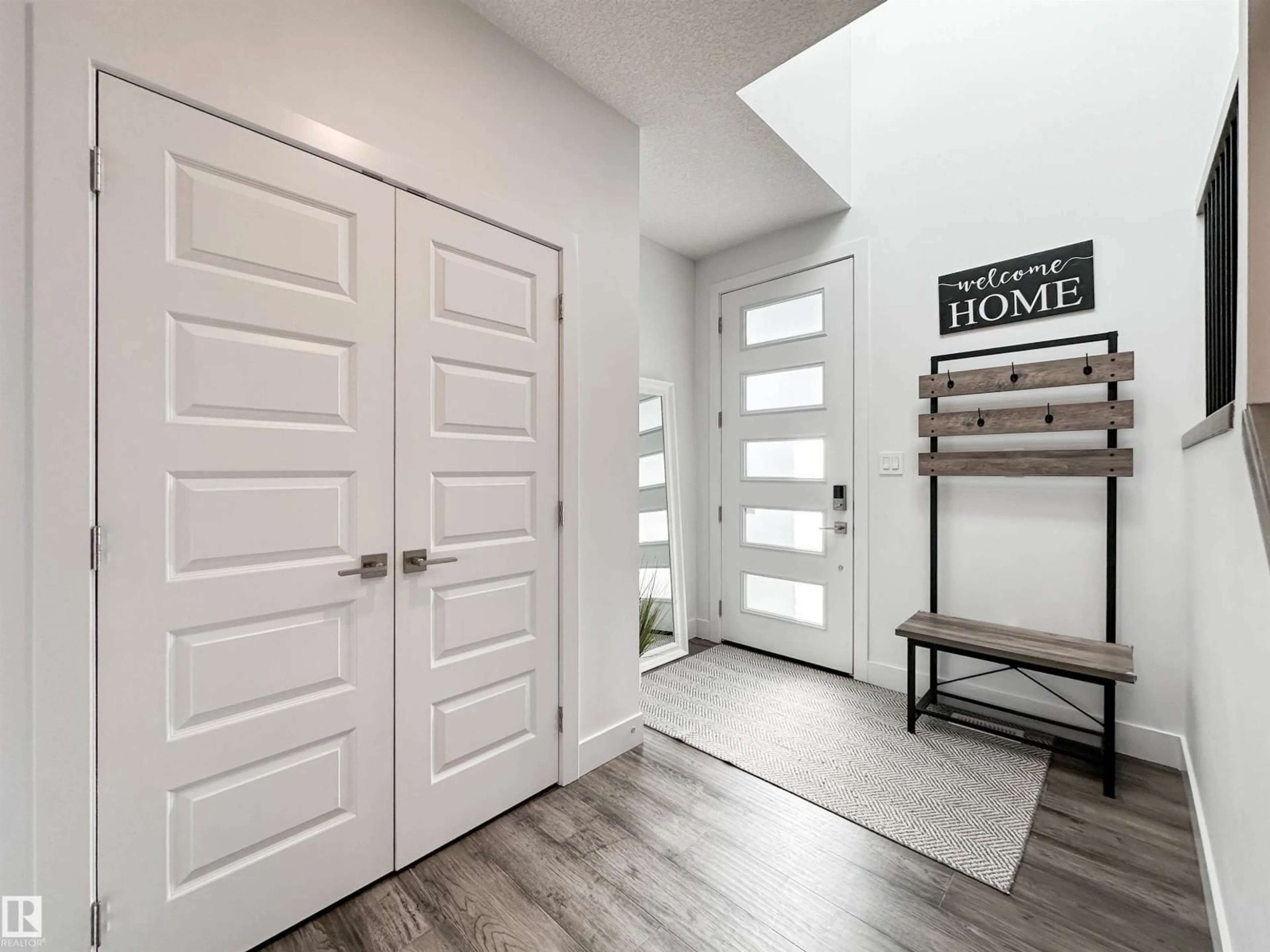 Indoor entryway for 9624 106 AV, Morinville Alberta T8R0E8