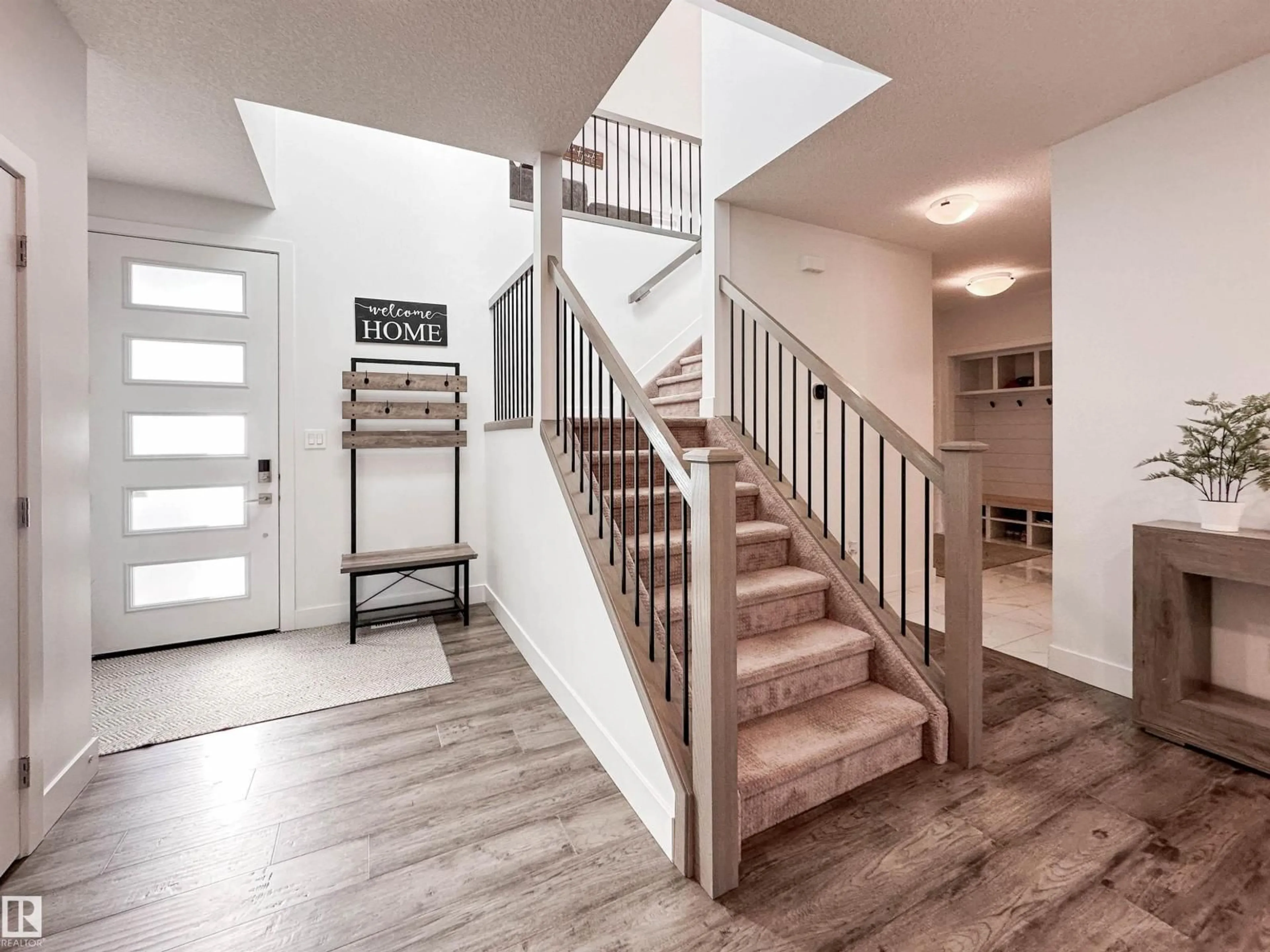 Indoor entryway for 9624 106 AV, Morinville Alberta T8R0E8