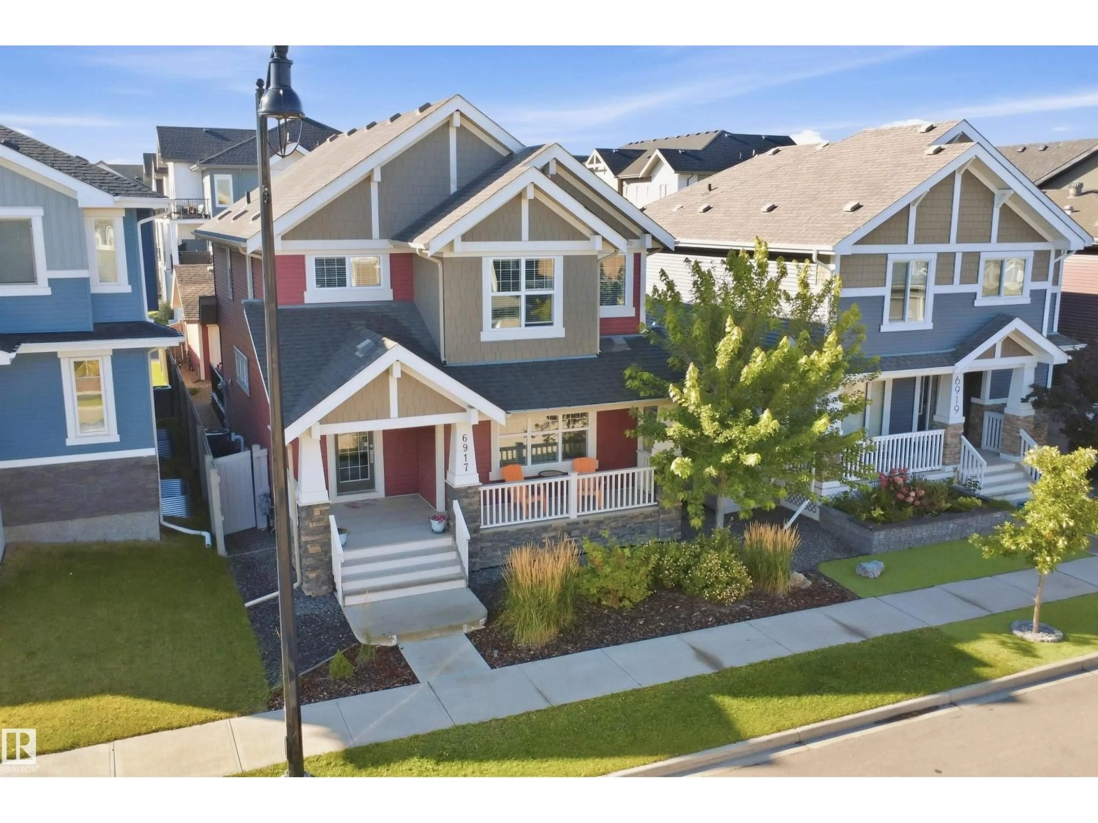 A pic from outside/outdoor area/front of a property/back of a property/a pic from drone, street for 6917 JOHNNIE CAINE WY, Edmonton Alberta T5E6W4