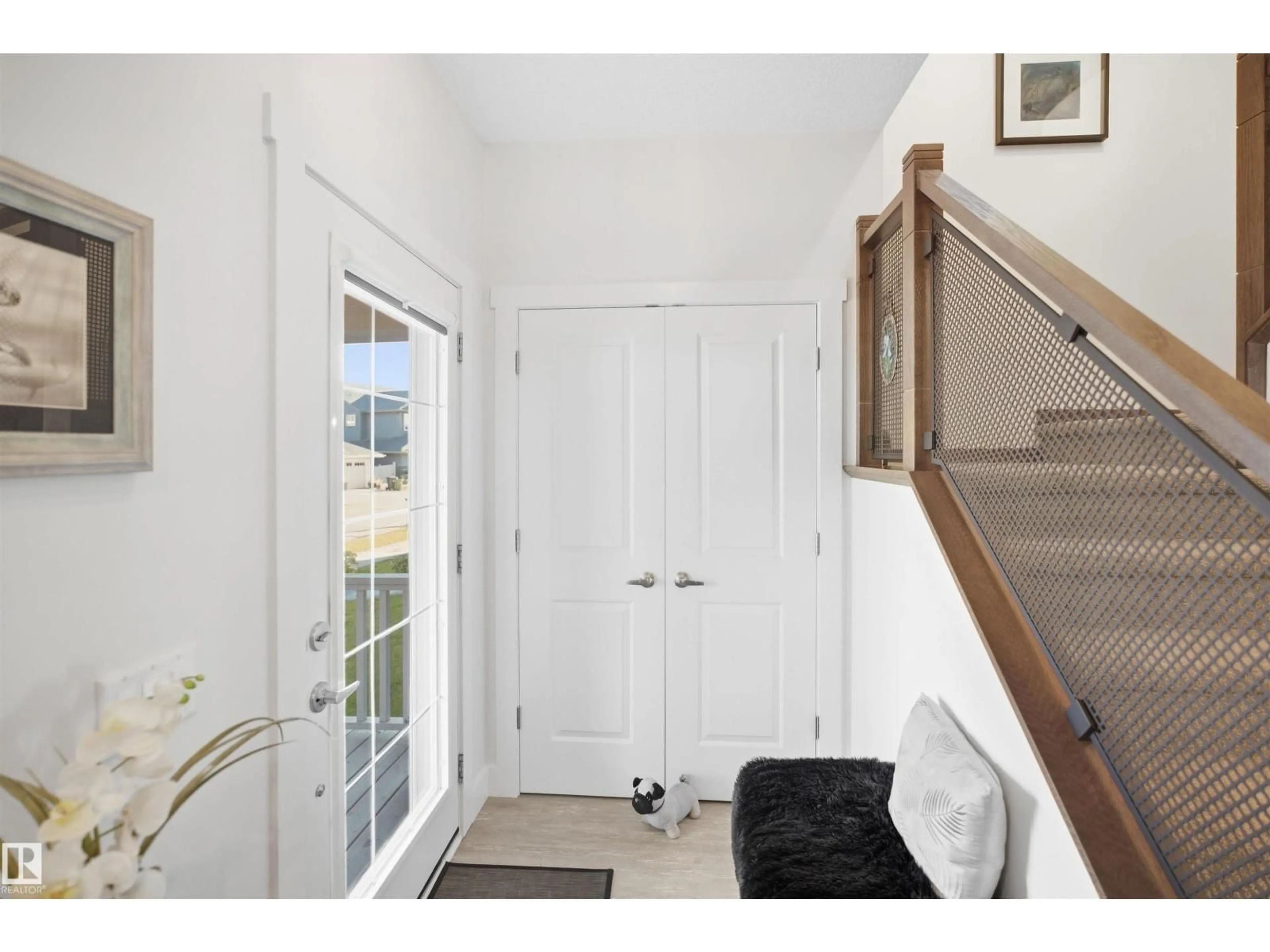 Indoor entryway for 6917 JOHNNIE CAINE WY, Edmonton Alberta T5E6W4
