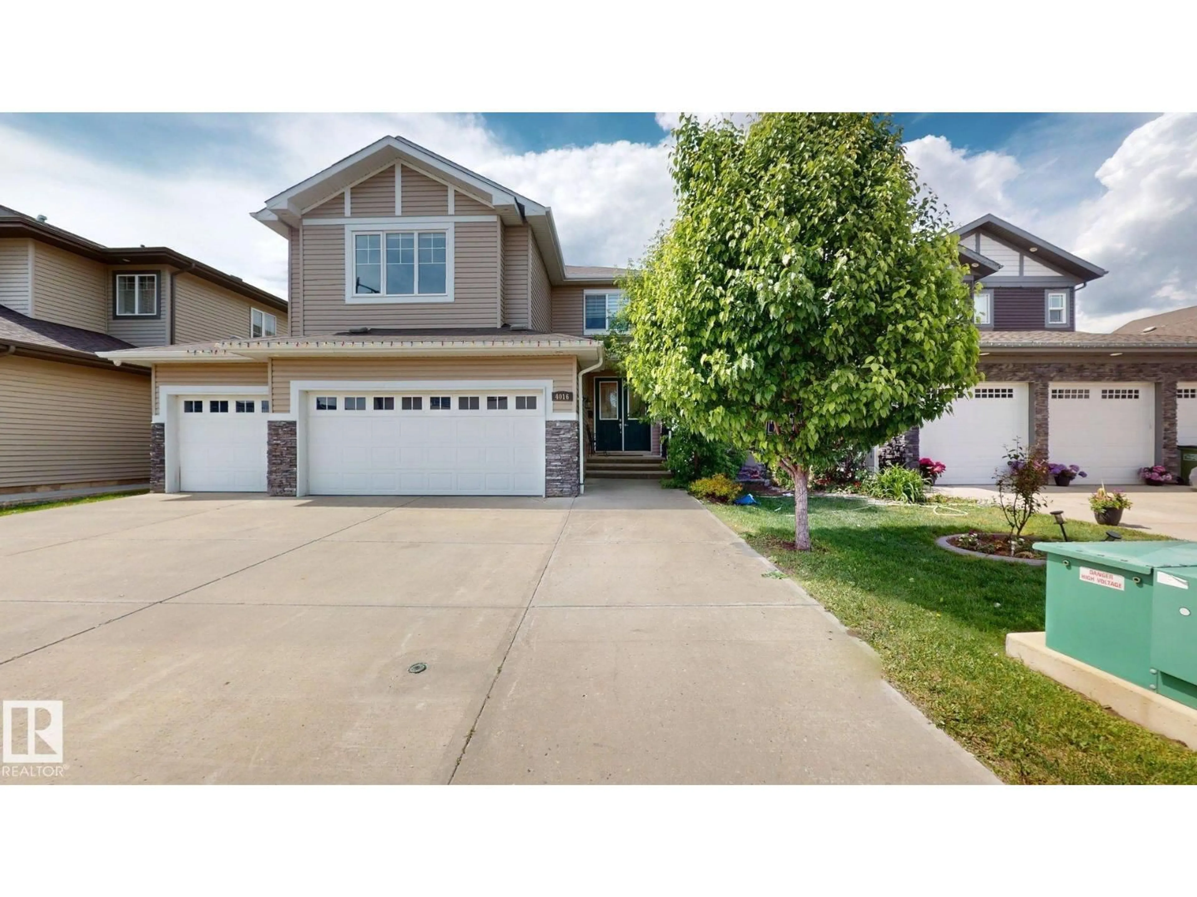 Home with vinyl exterior material, street for 4016 8 ST, Edmonton Alberta T6T0T3