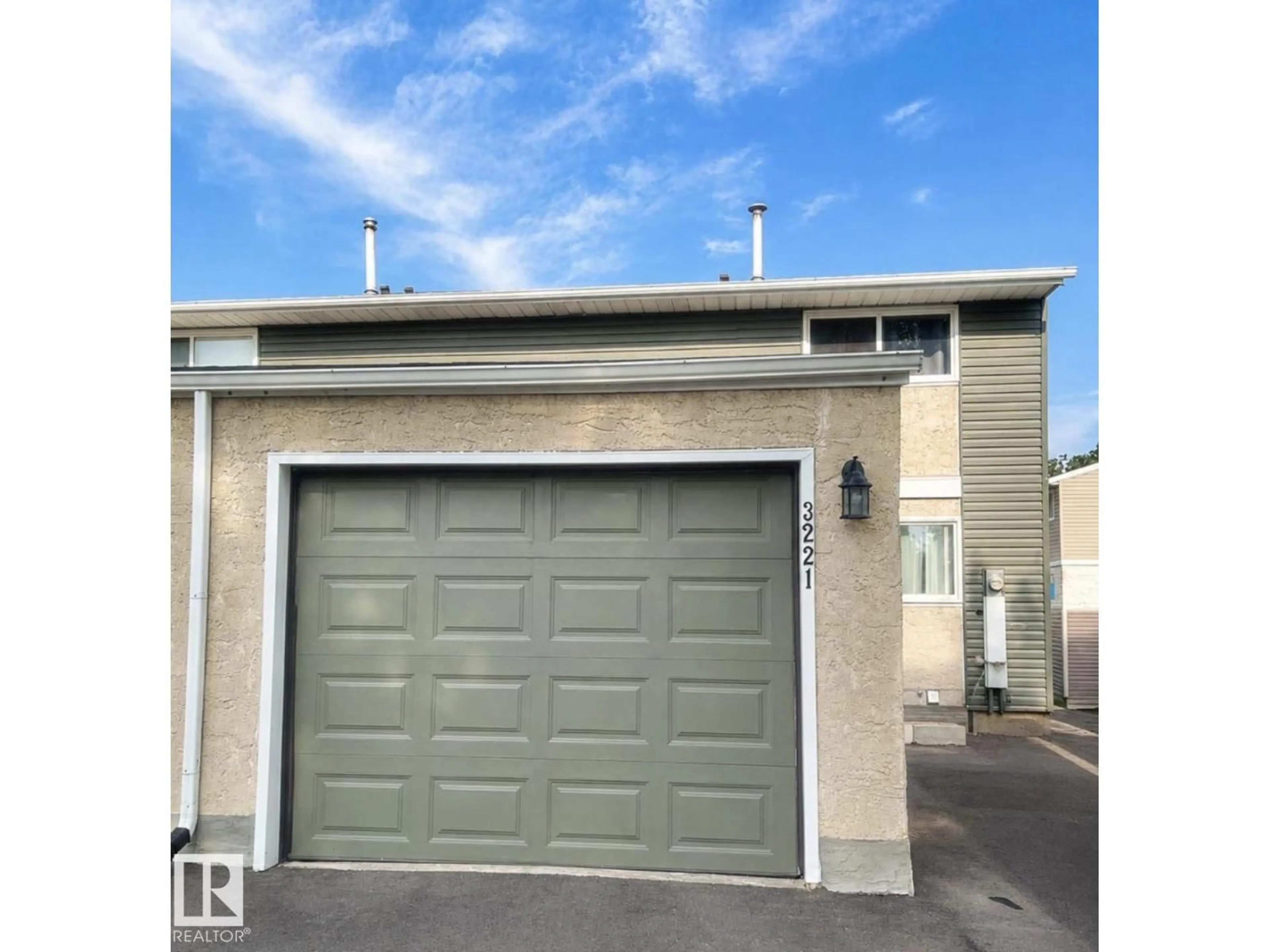 Indoor garage for NW - 3221 132A AV, Edmonton Alberta T5A3K4